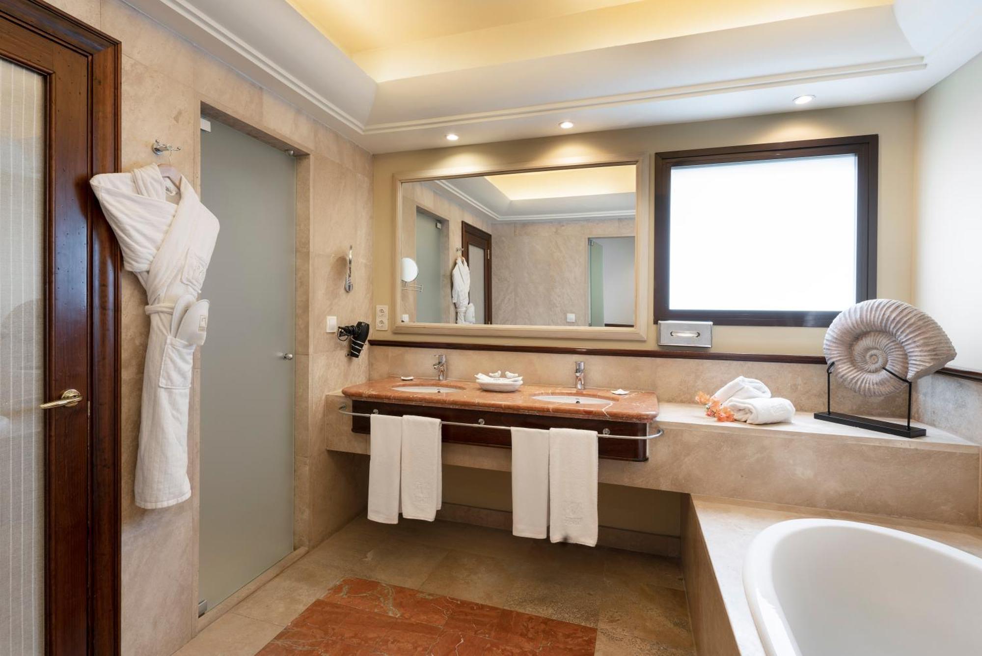 Junior Suite Terrace Ocean View Triple