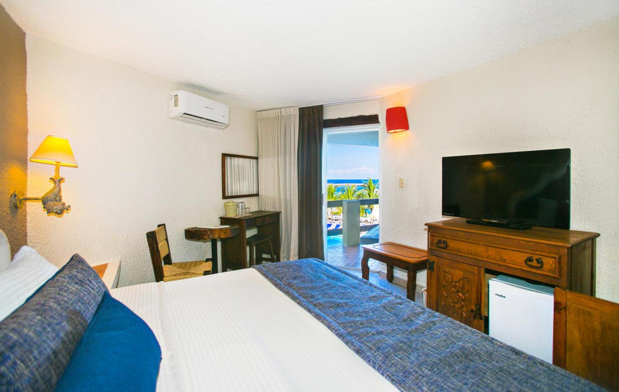 Ocean View room with balcony and compact refrigerator