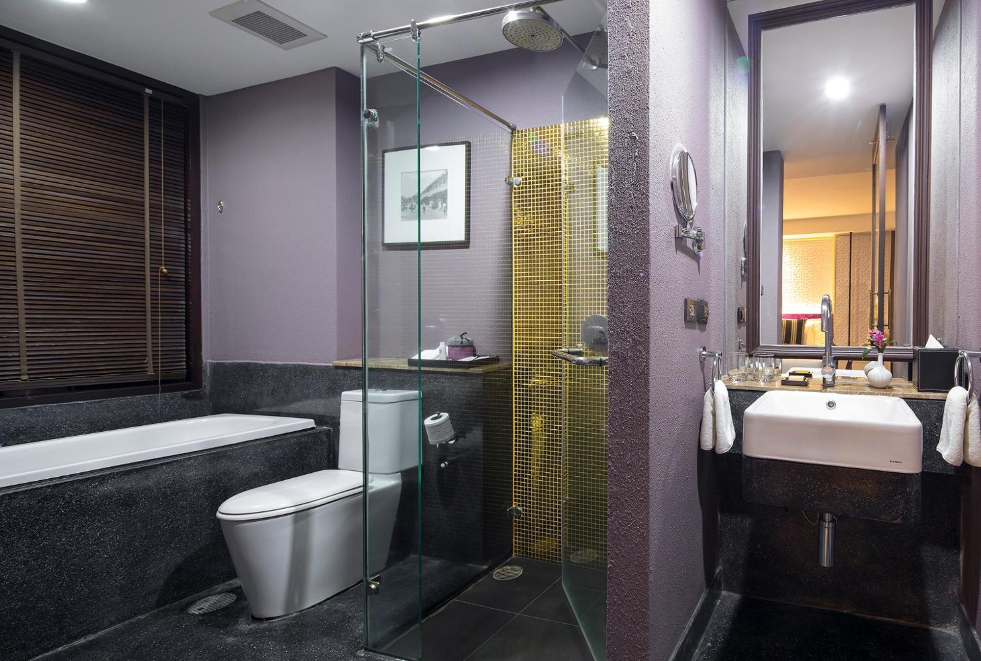 Superior with Bathtub (24 Hours Use of Room)