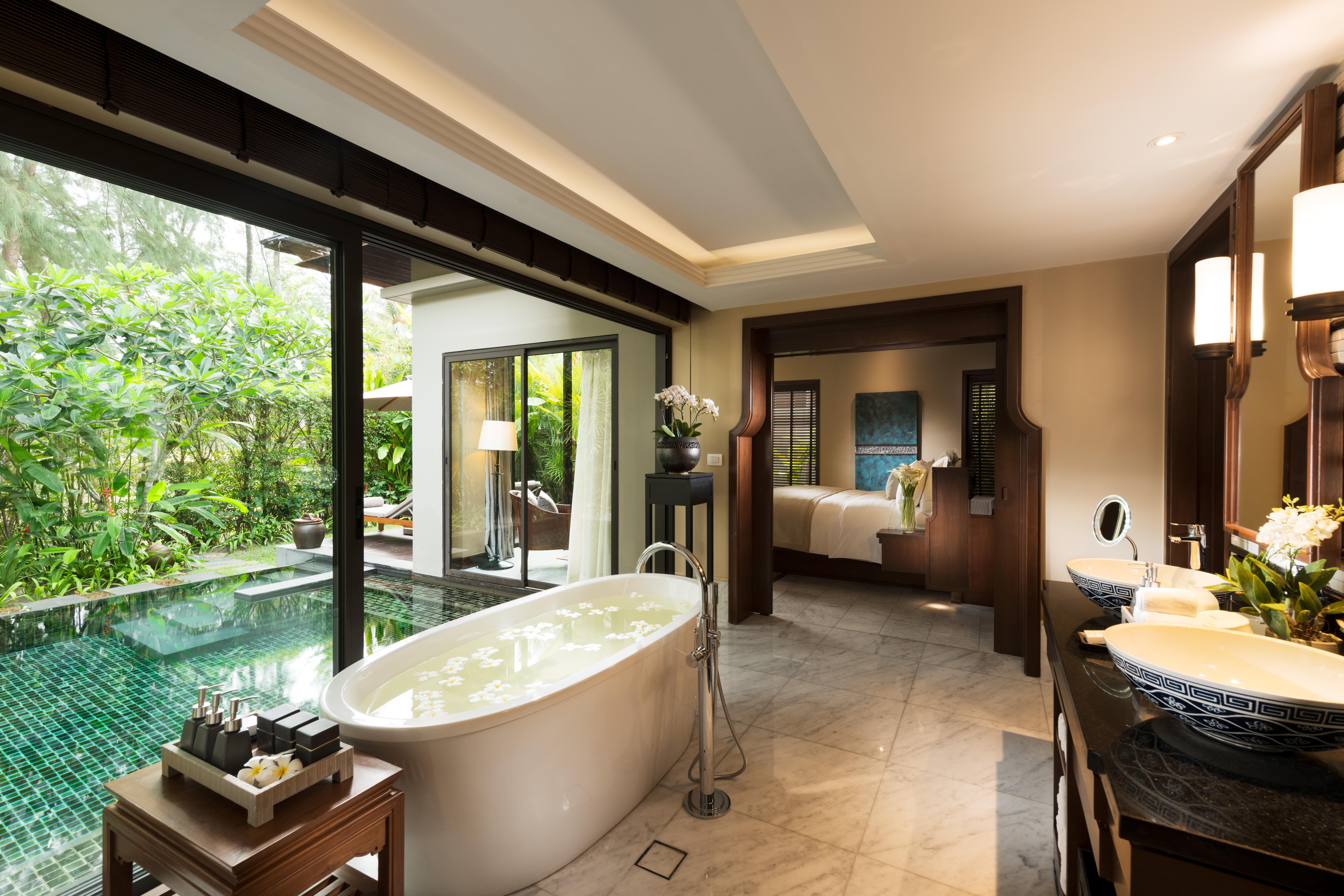 Villa com Piscina e Acesso à Praia