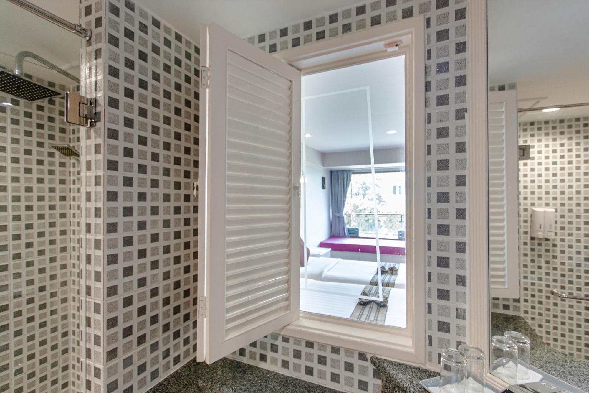 Deluxe Double or Twin Room Pool Access