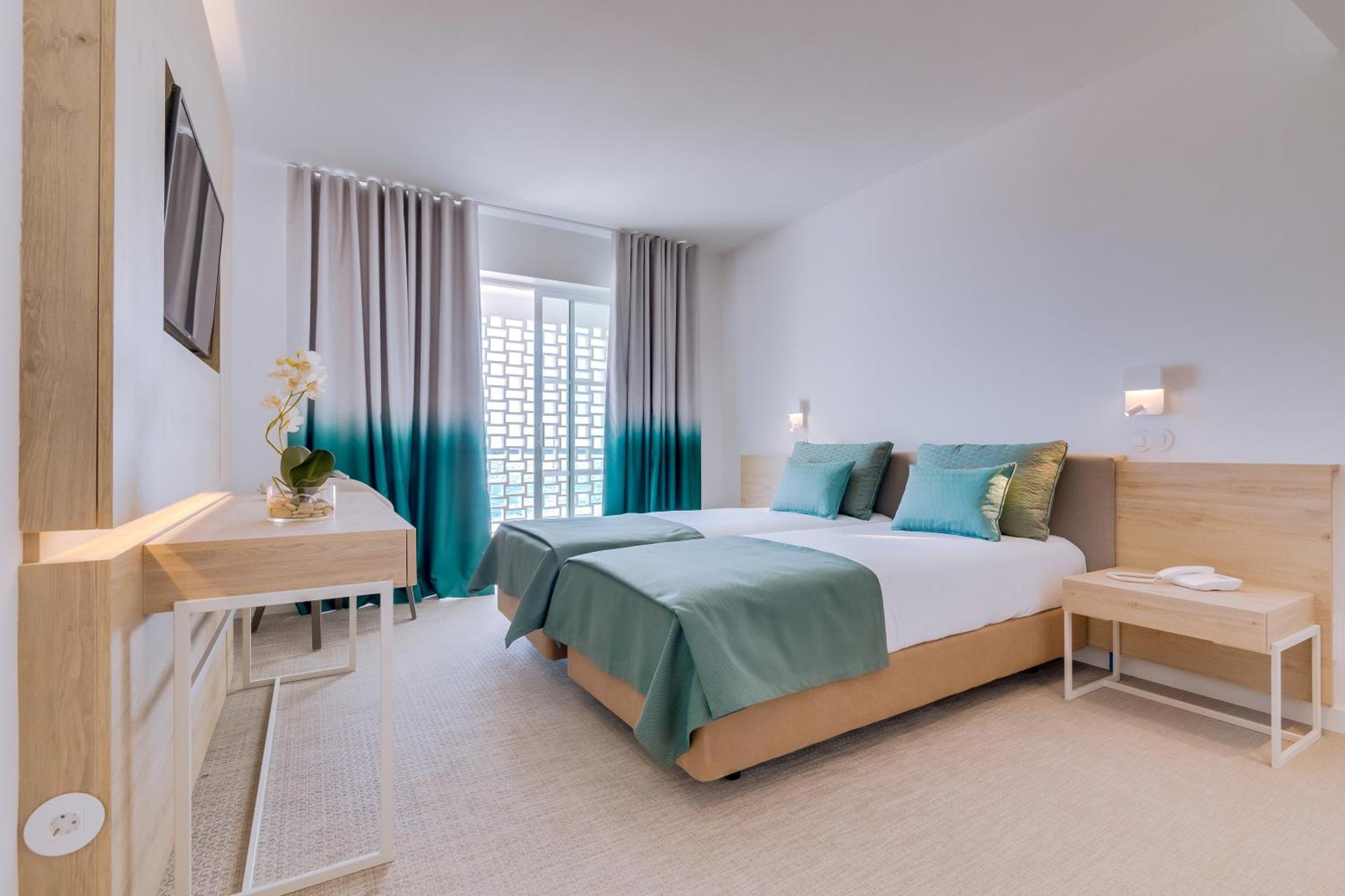 Triple Room with Balcony and Sea View,780921864:JPEG