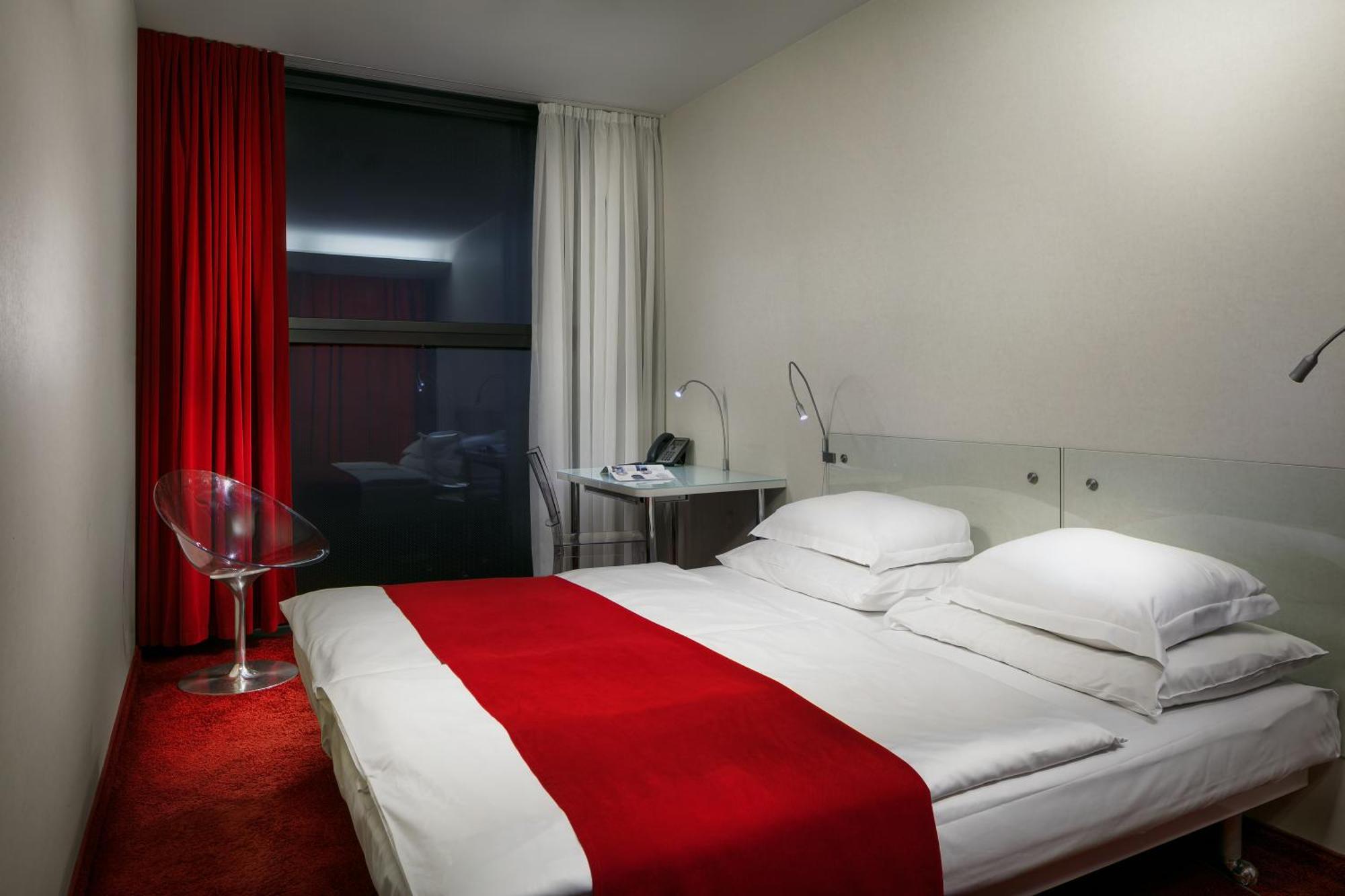 Doppel- oder Zweibettzimmer