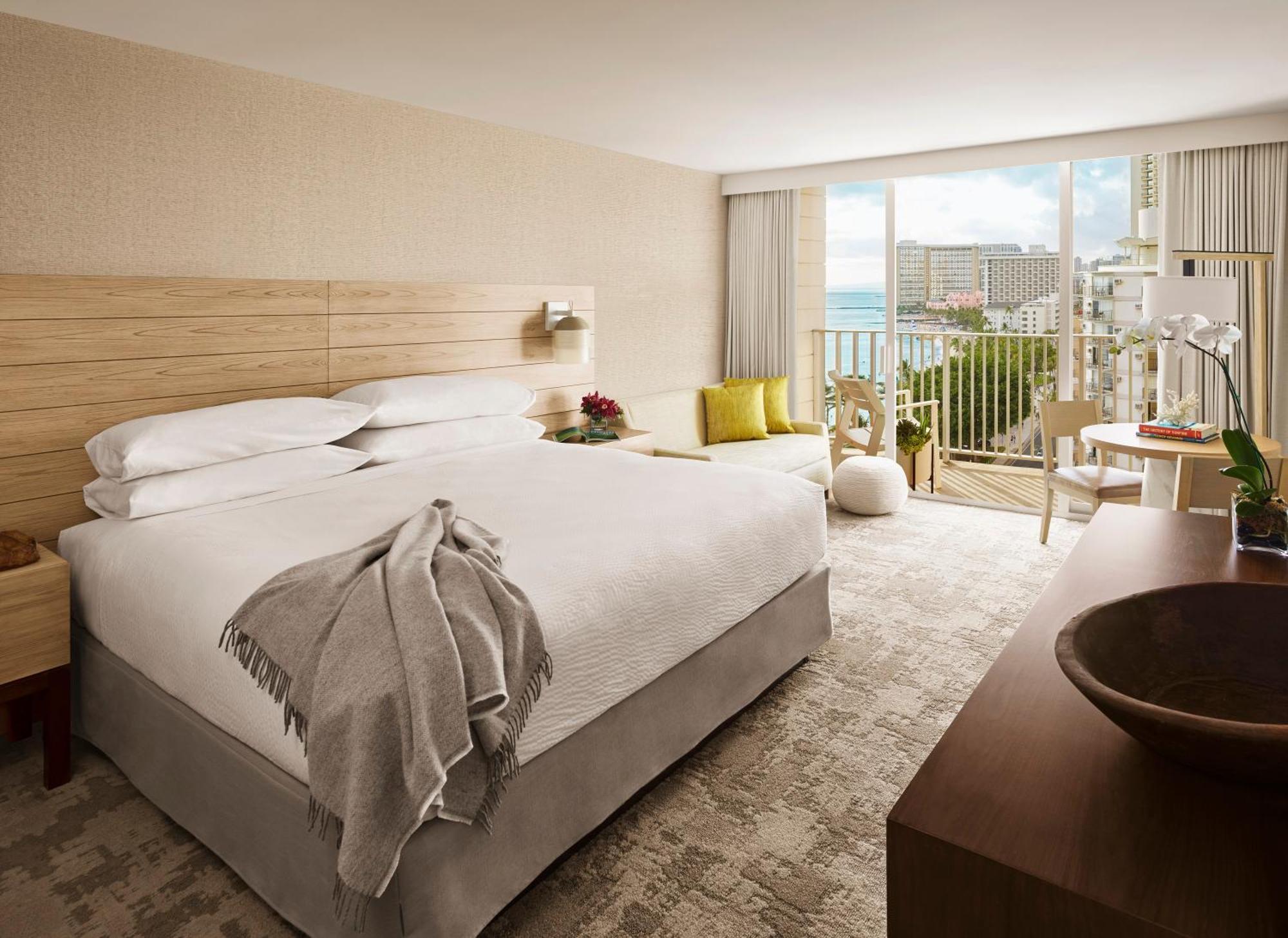Waikiki Mountain View 1 King