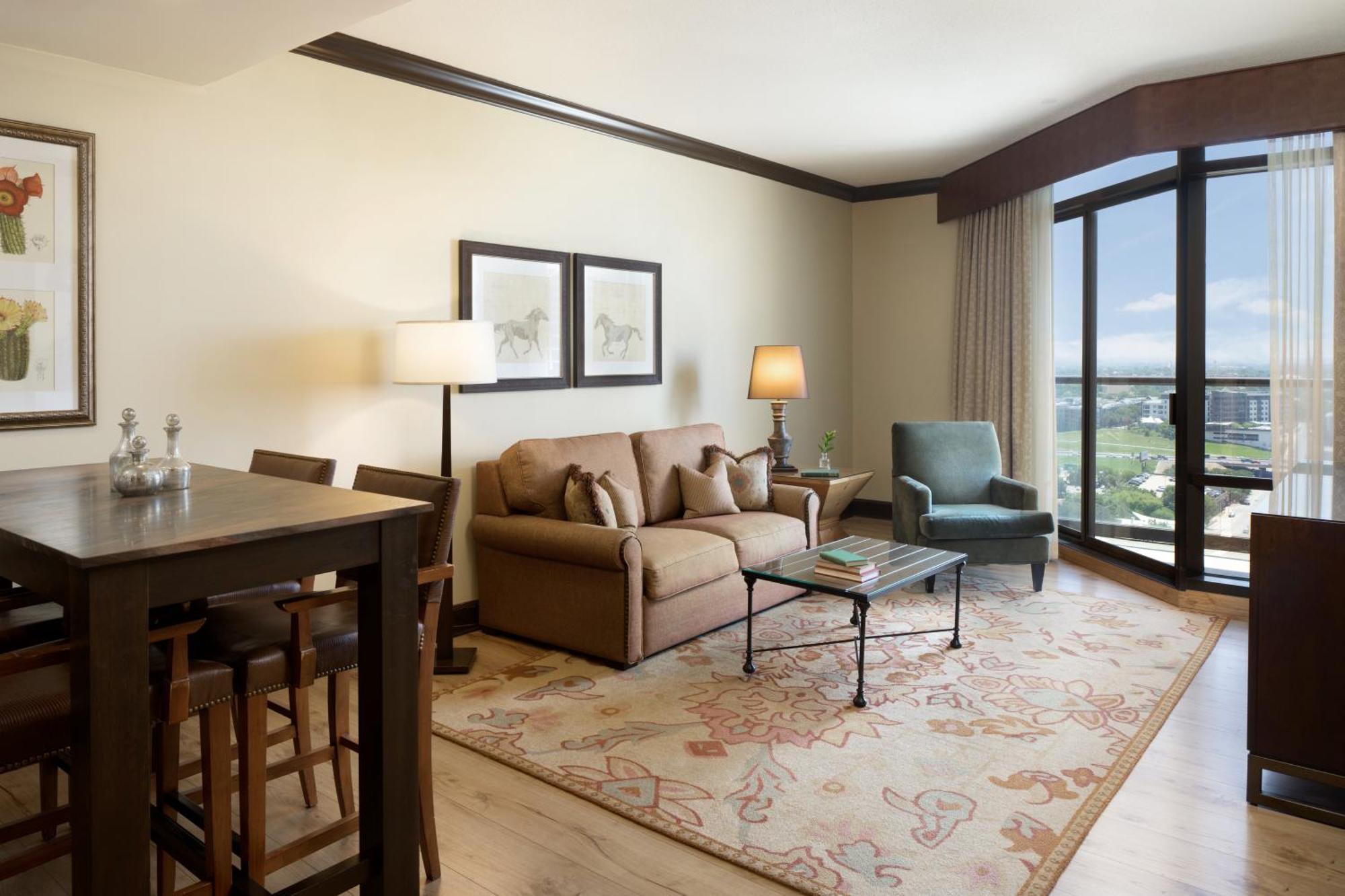 Executive One Bedroom Suite 1 Bed Balcony,1275751738:JPEG