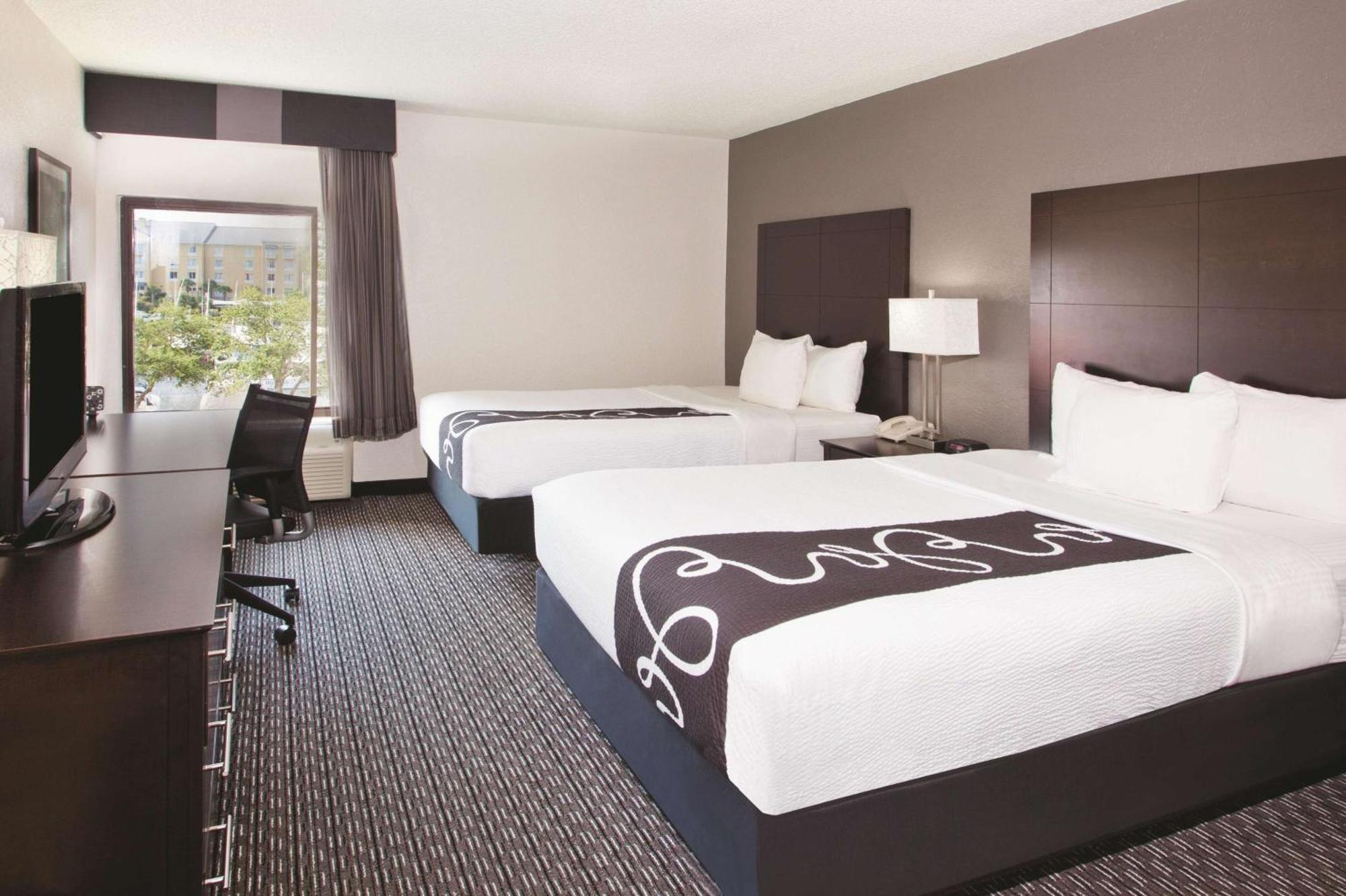 Double Room Two Double Beds Exterior Corridor or Non-Smoking,1275970375:JPEG