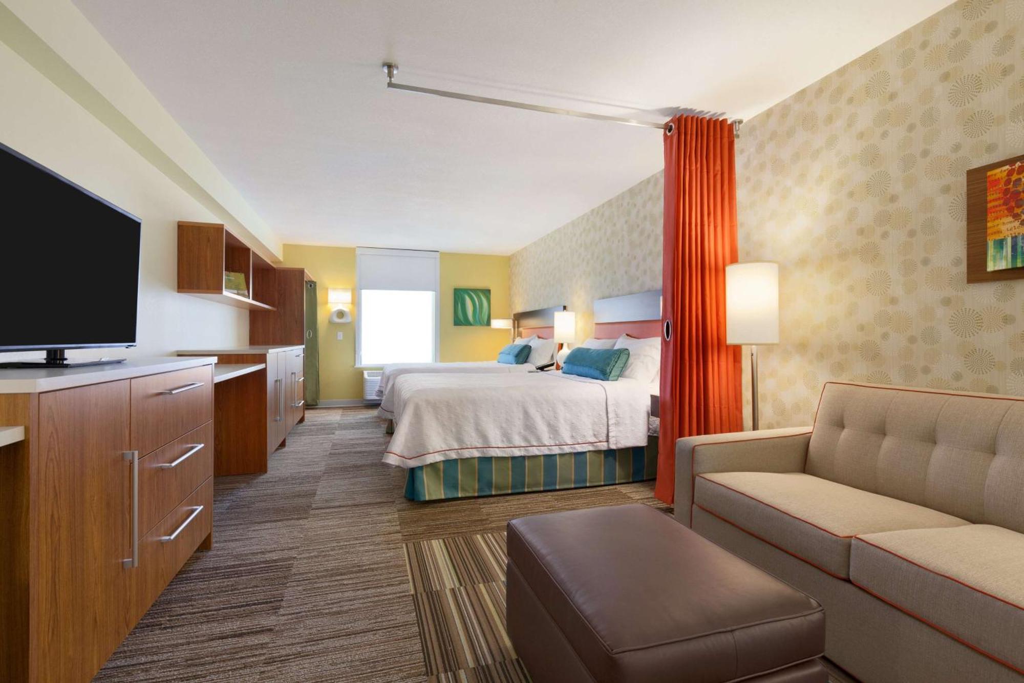 Queen Studio with Two Queen Beds - Non-Smoking