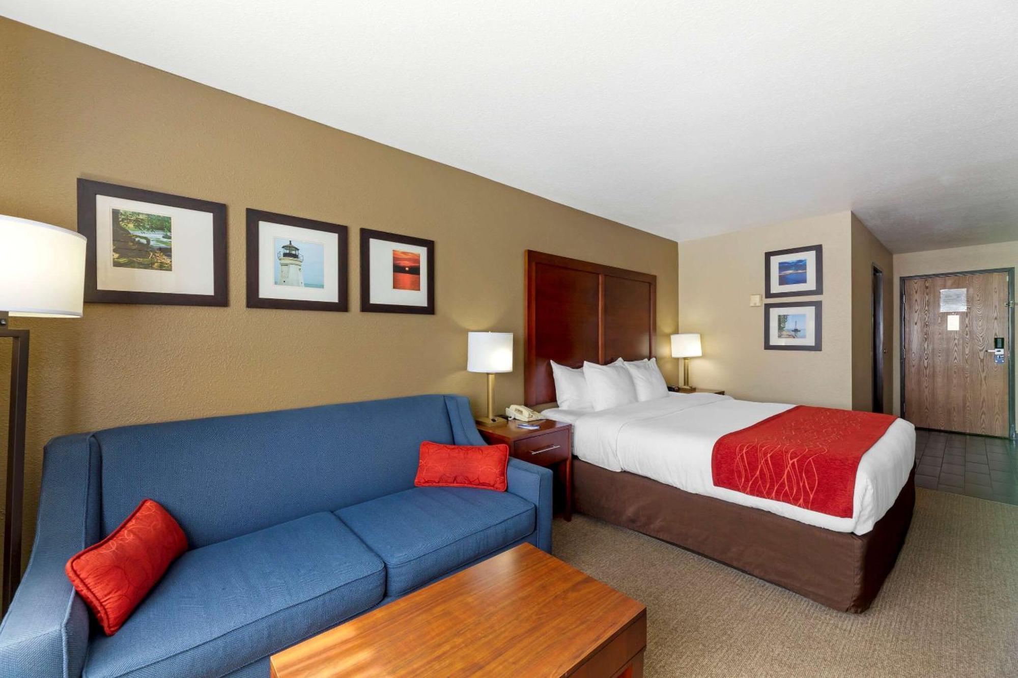 King Room with Sofa Bed and River View - Non-Smoking