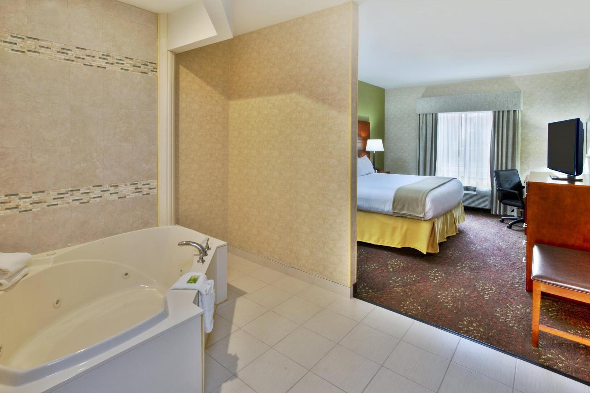 King Suite Spa Bath