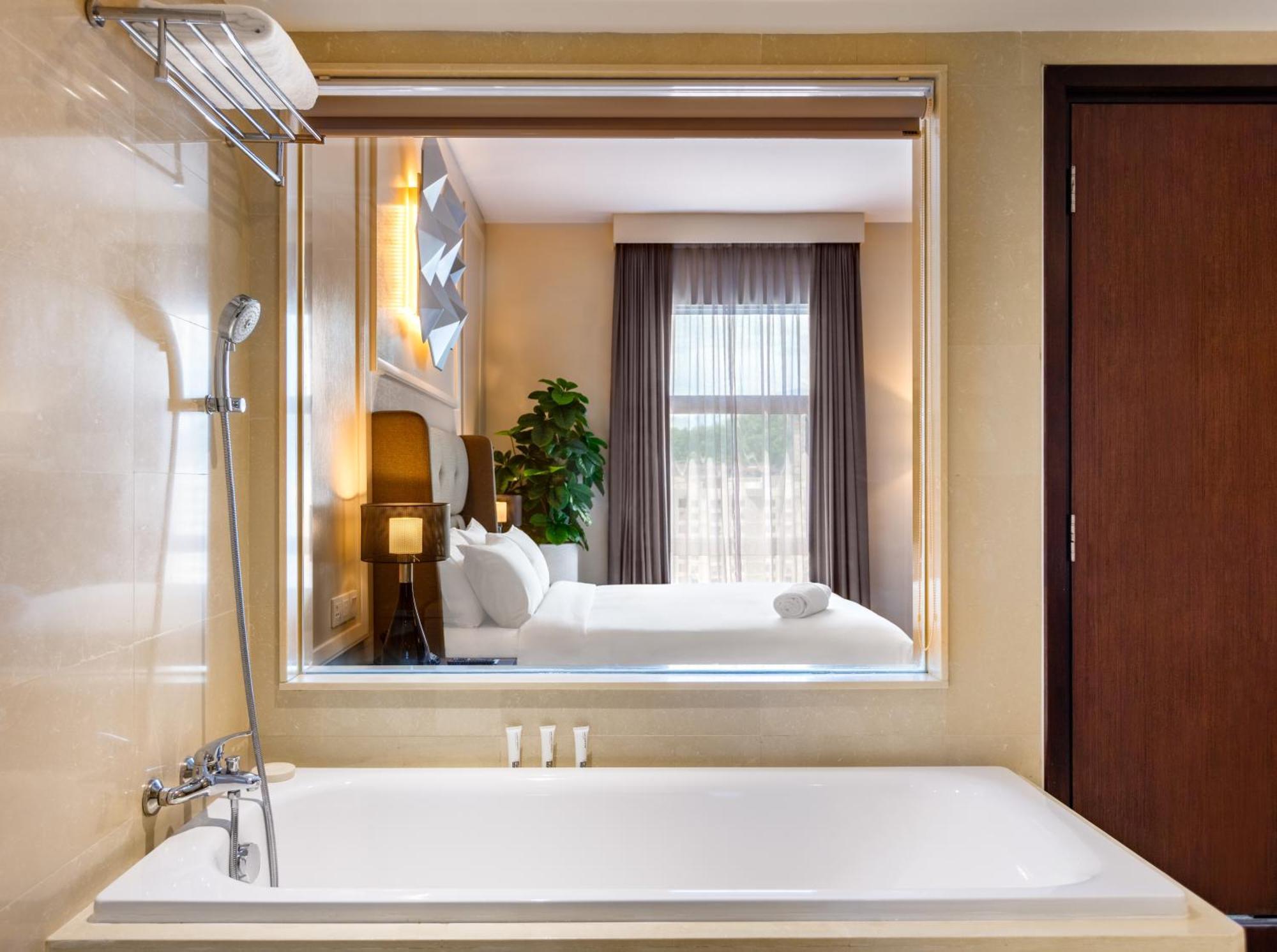 Eastin Deluxe Suite