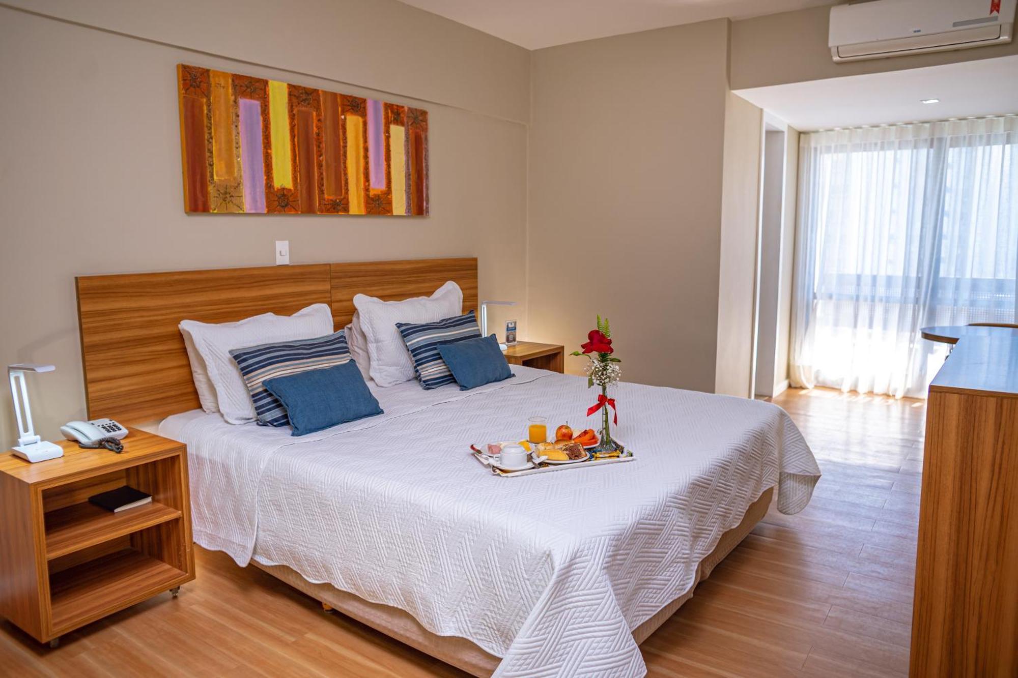 Quarto Duplo Superior com Vista para a Piscina