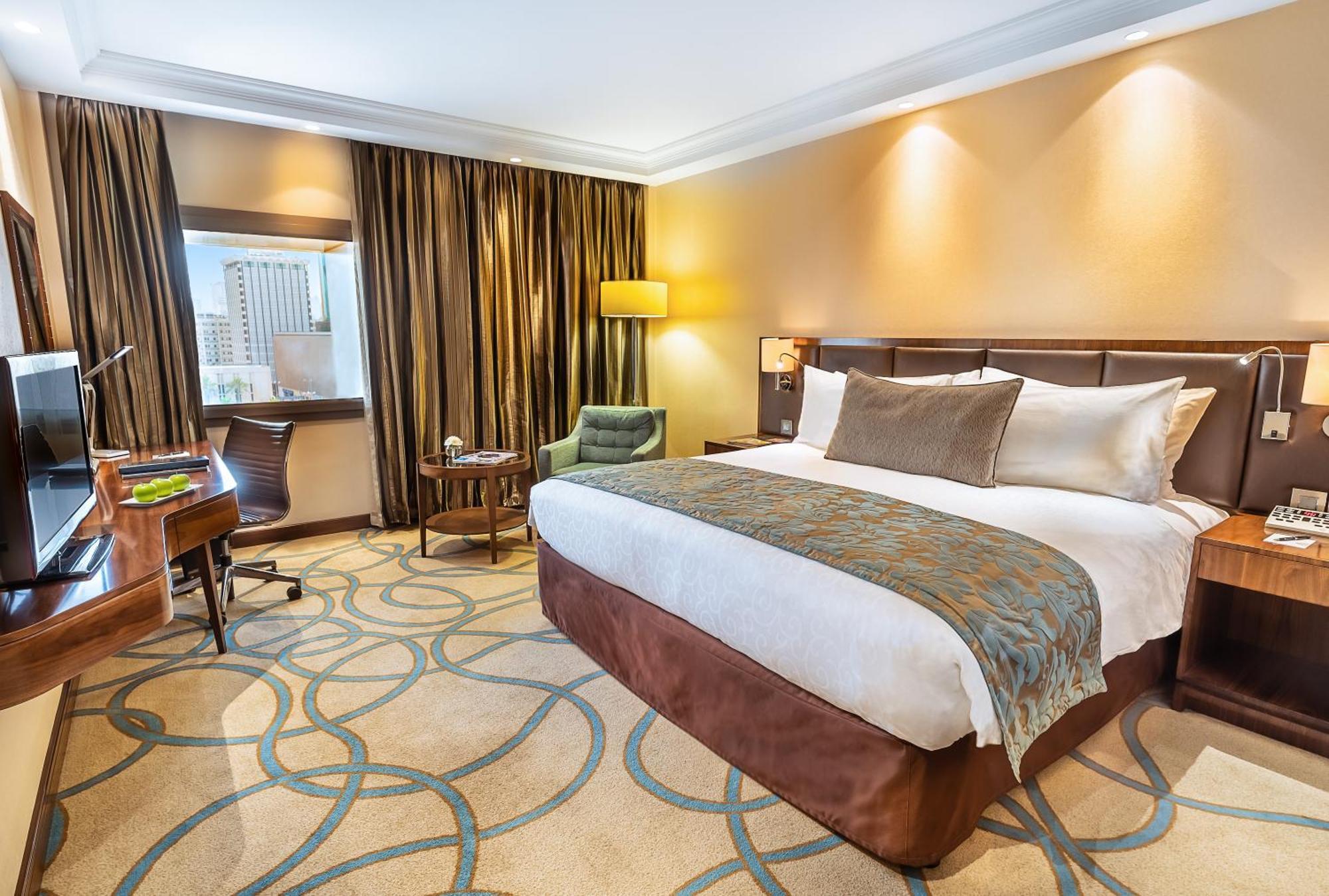 1 King Bed Classic High Floor Smoking