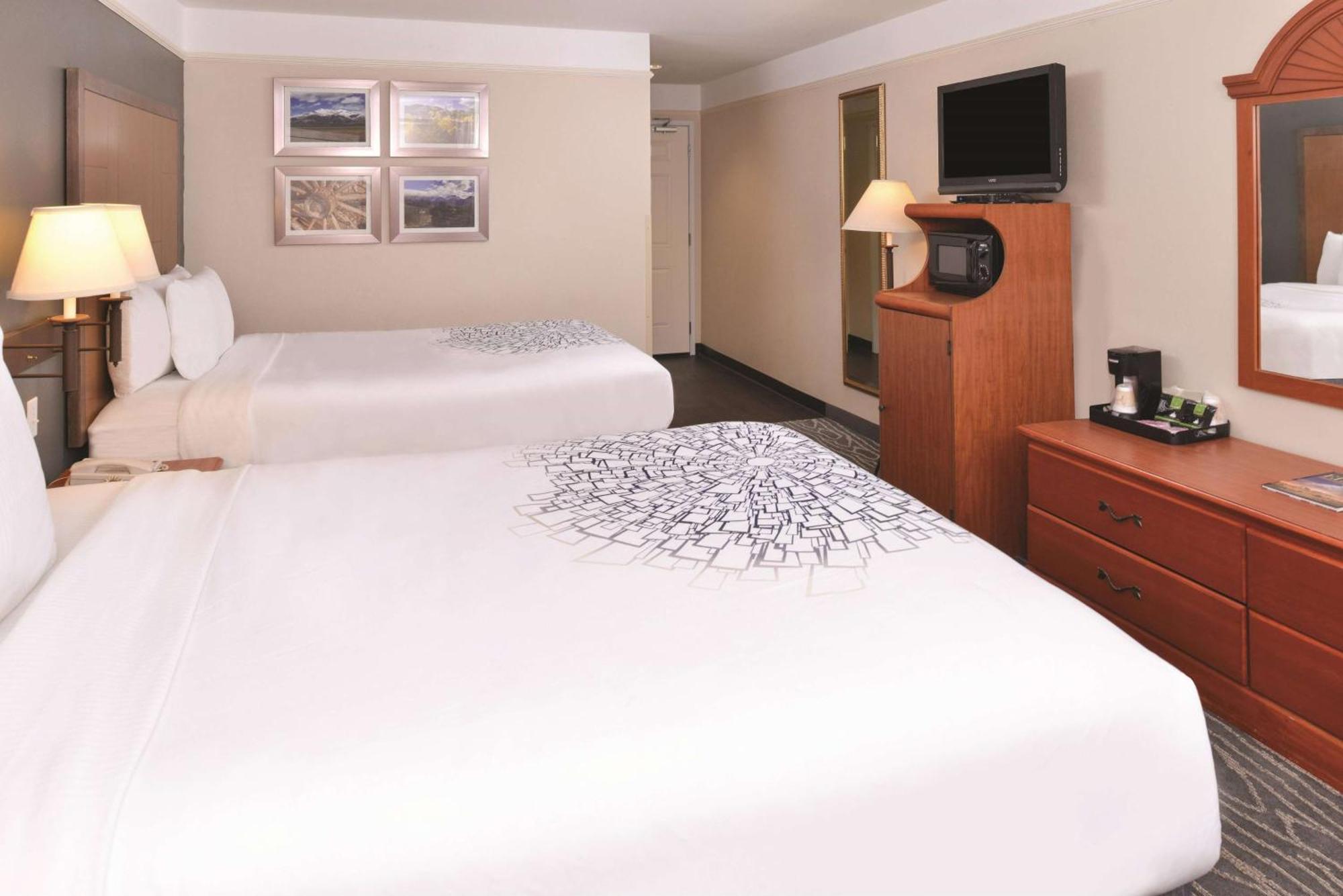 Deluxe Queen Room with Two Queen Beds