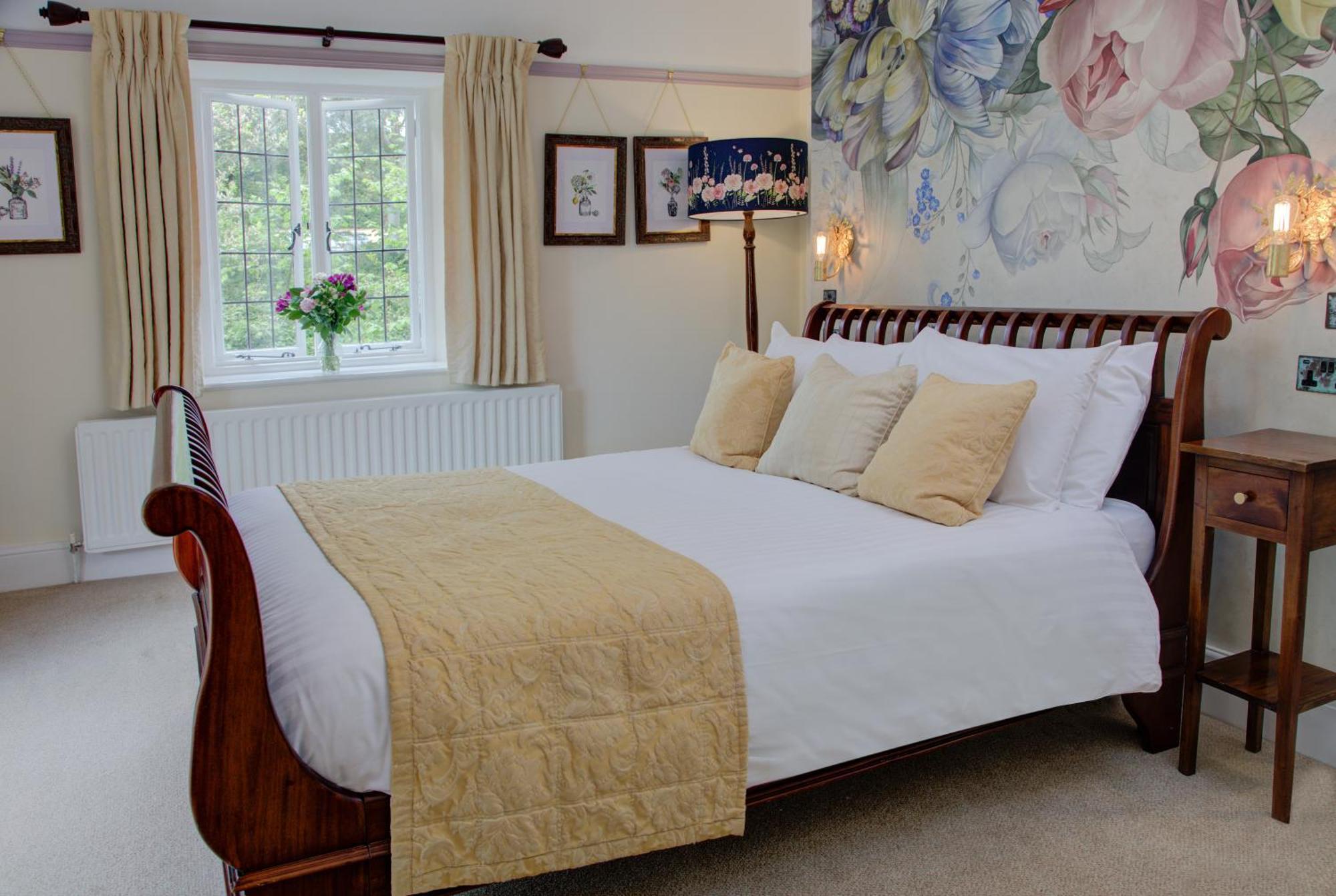 Queen Room with Garden View