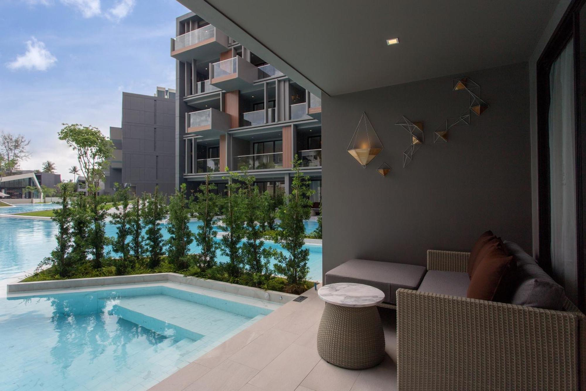 Deluxe Double Room Pool Access