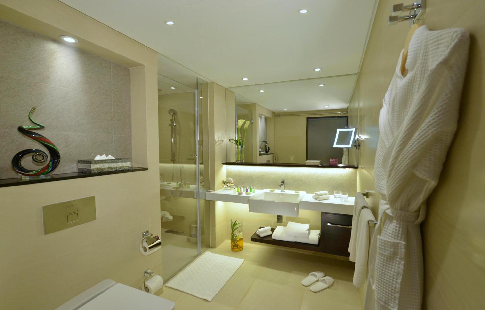 Standard King Room with Pool View - Smoking
