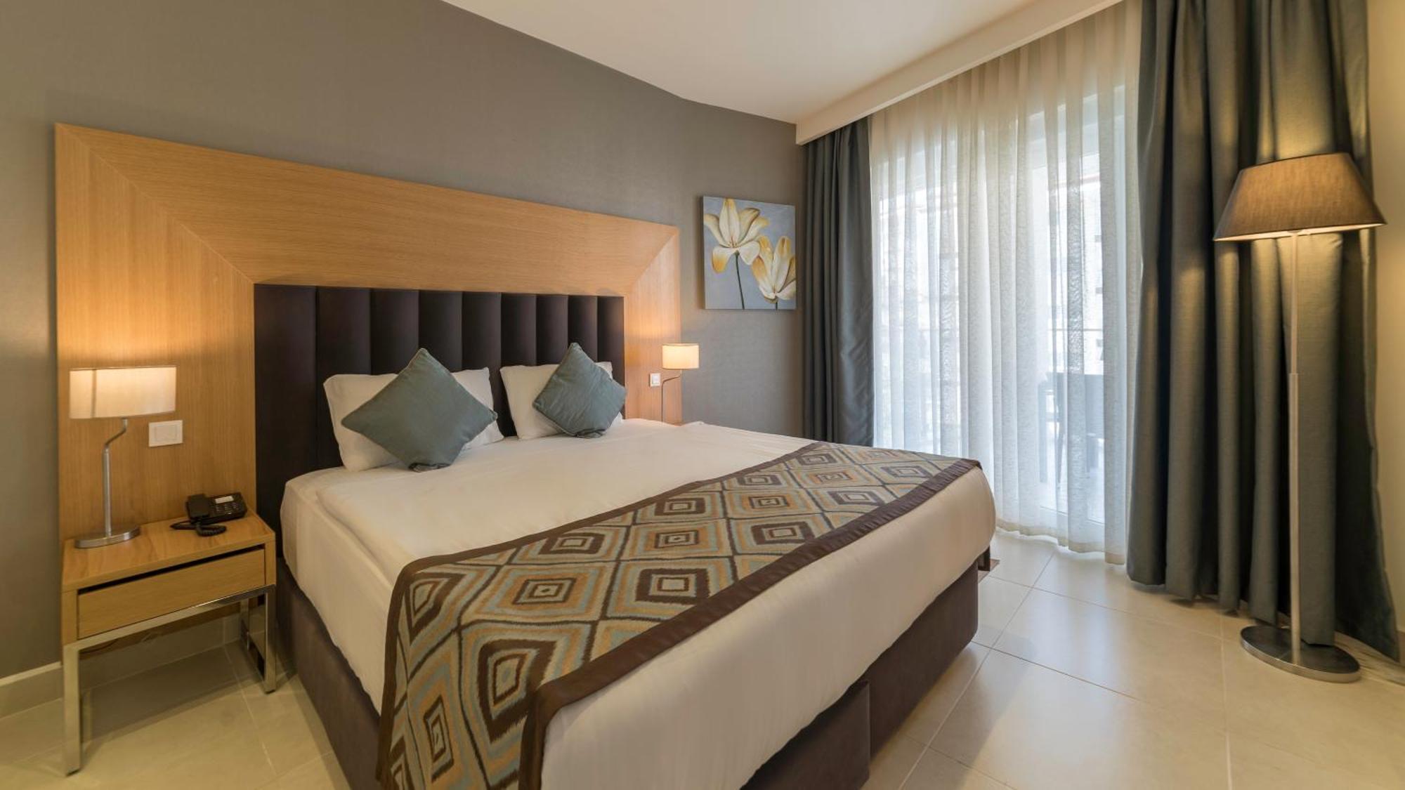 1 King 1 Twin Beds Suite,1281829888:JPEG