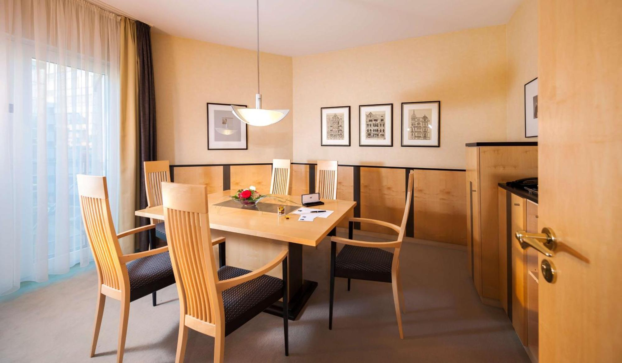 Deluxe Suite,1538925910:JPEG