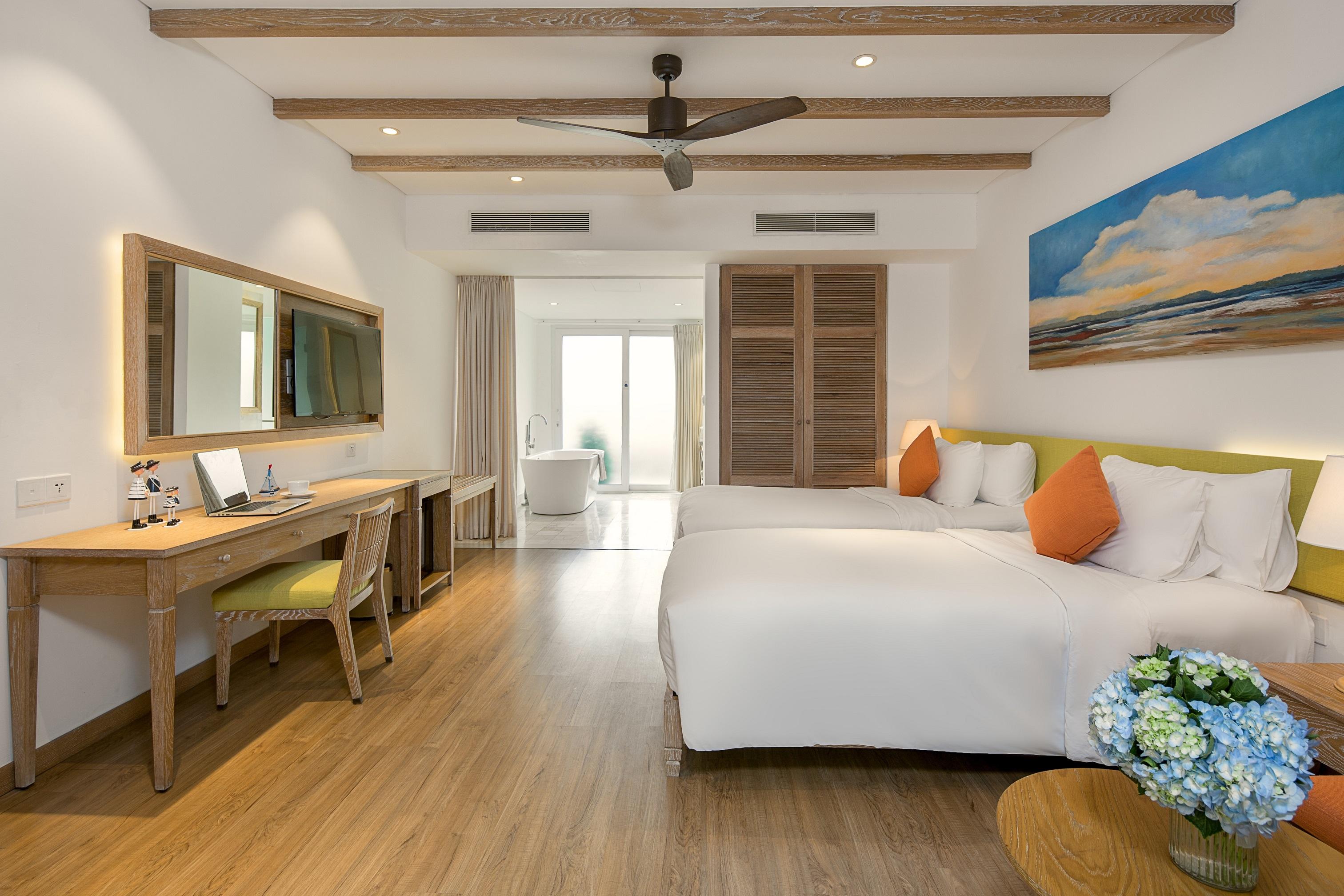 Twin Junior Suite with Terrace and Bathtub