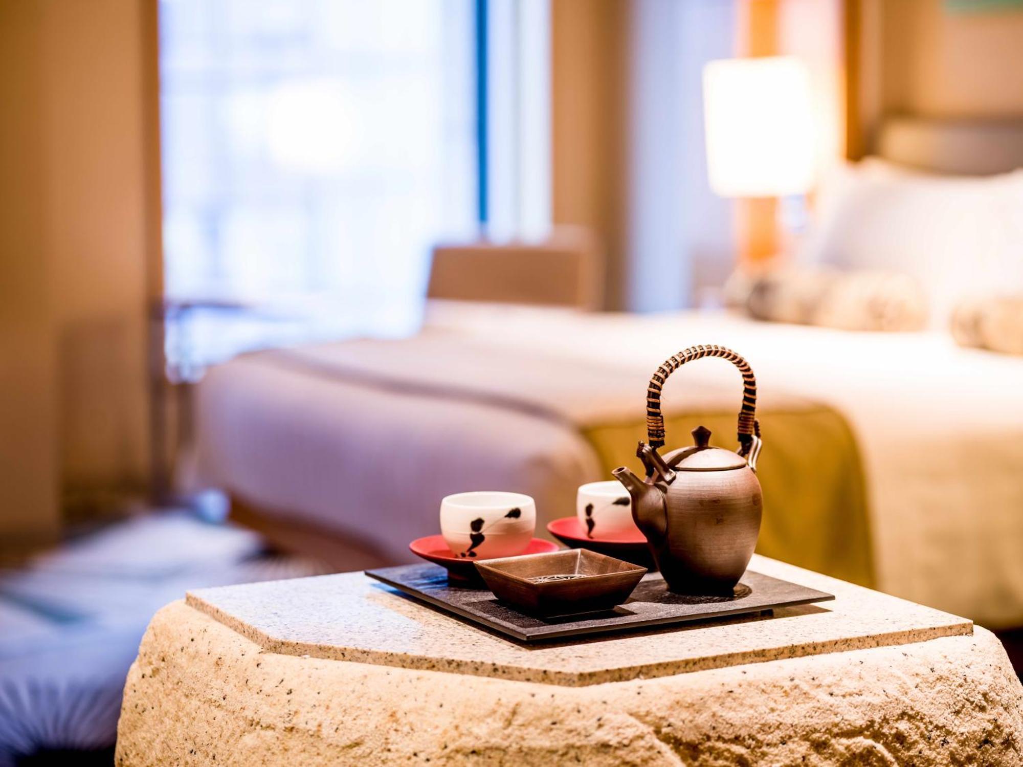 Premium King Room with Lounge Access and City View