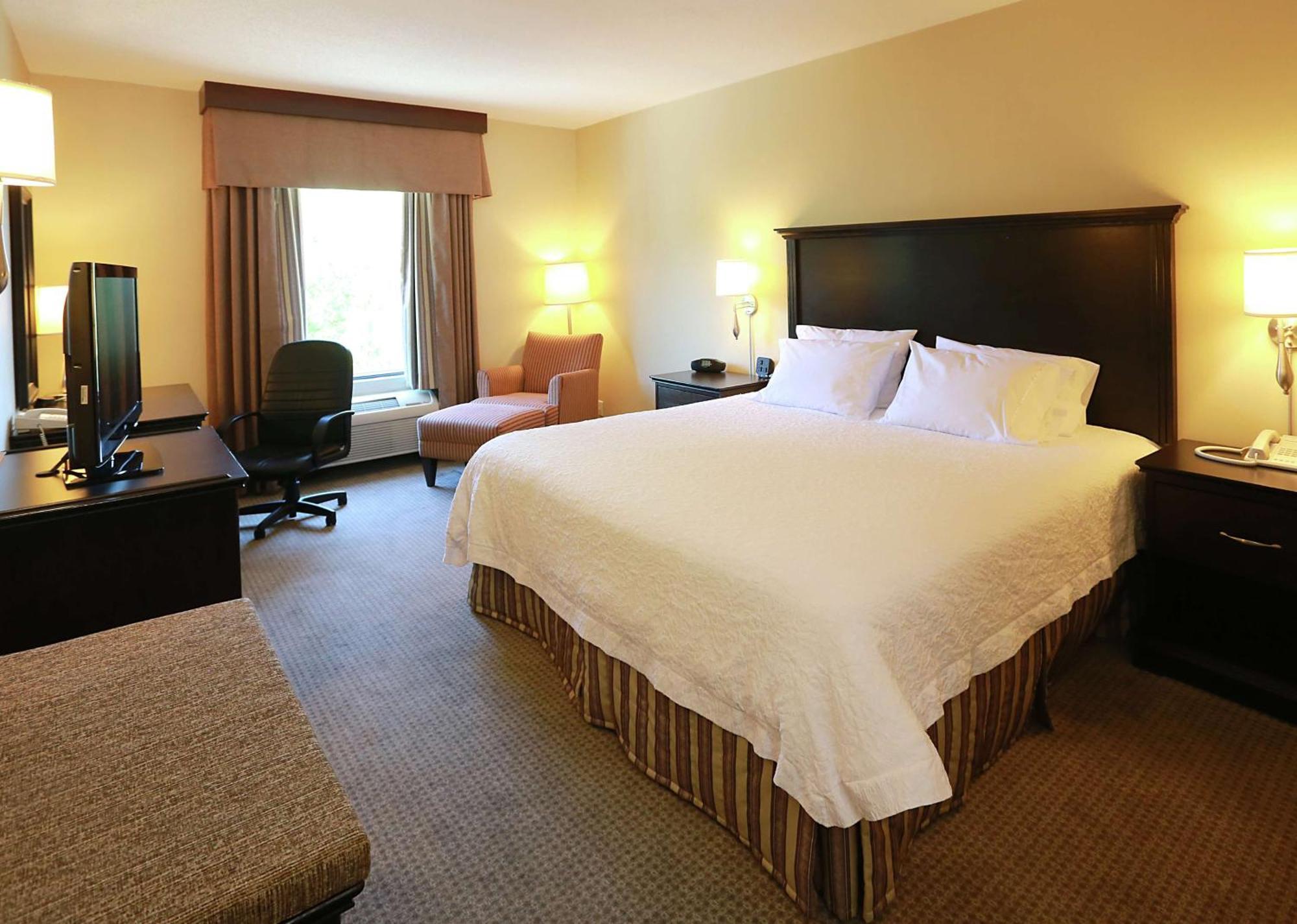 King Room with King Bed - Non-Smoking