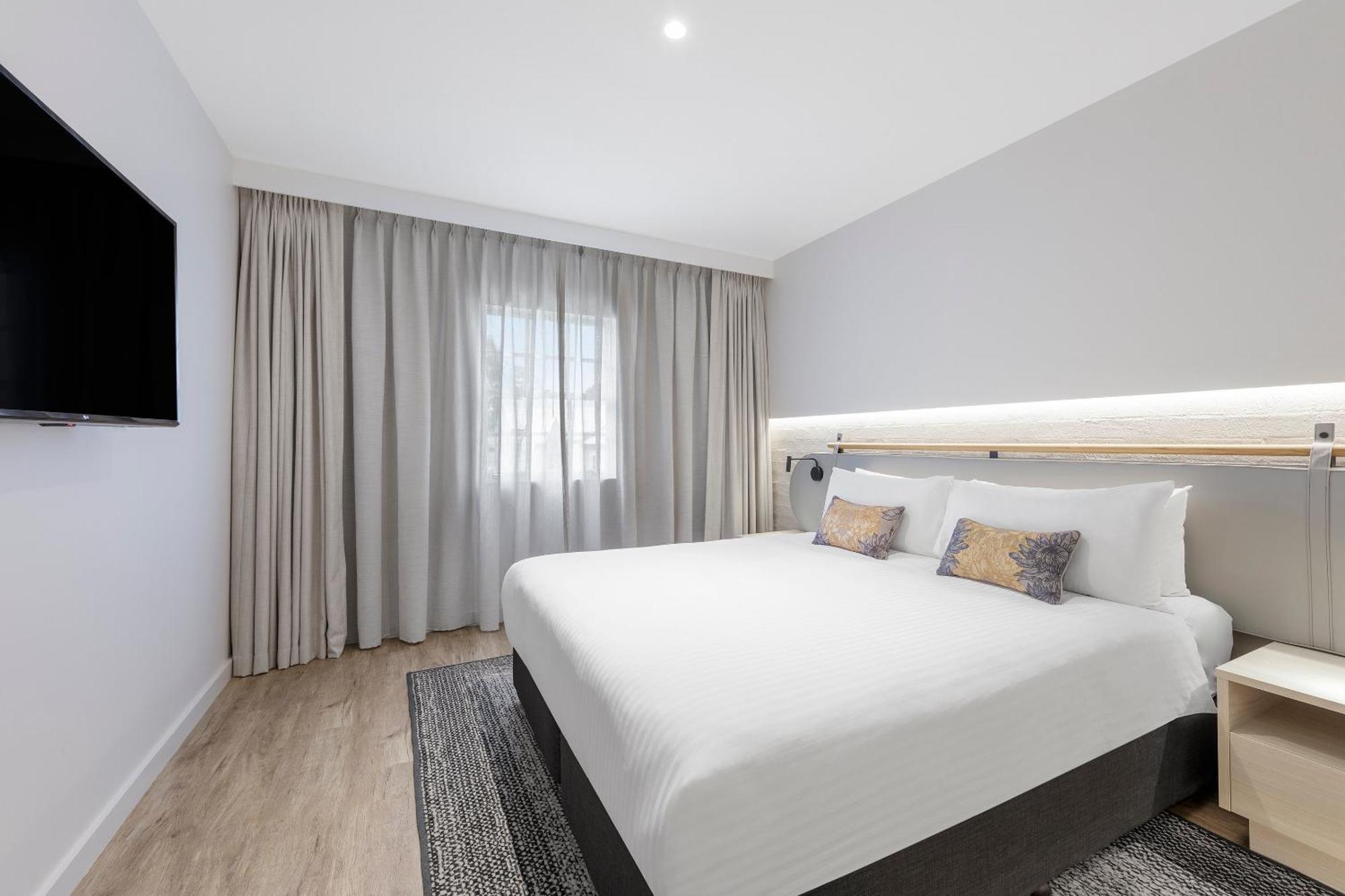 One-Bedroom King Suite with Balcony