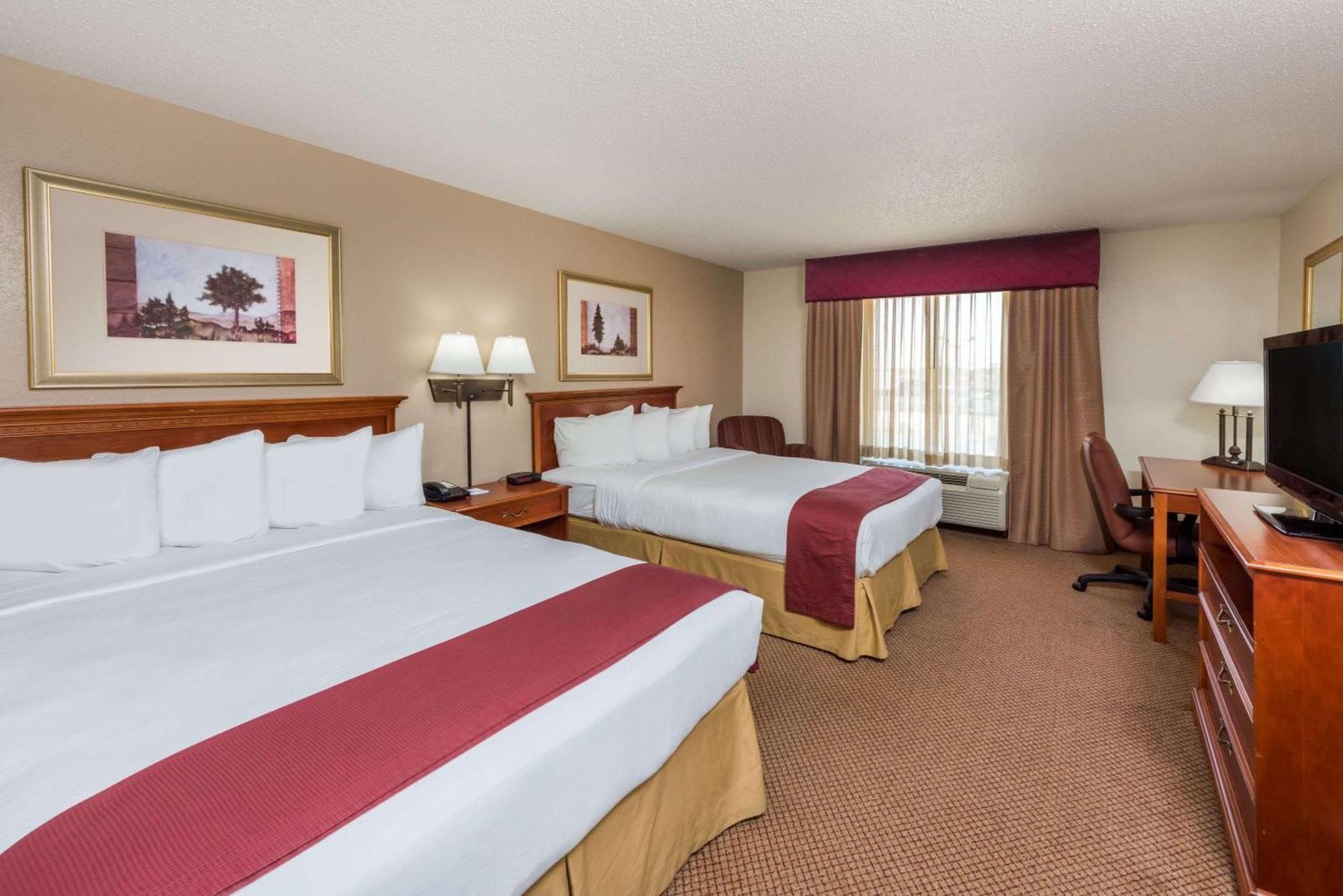 Queen Room with Two Queen Beds - Non-Smoking