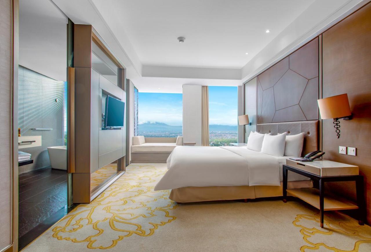 Premium King Room - Club Lounge Access