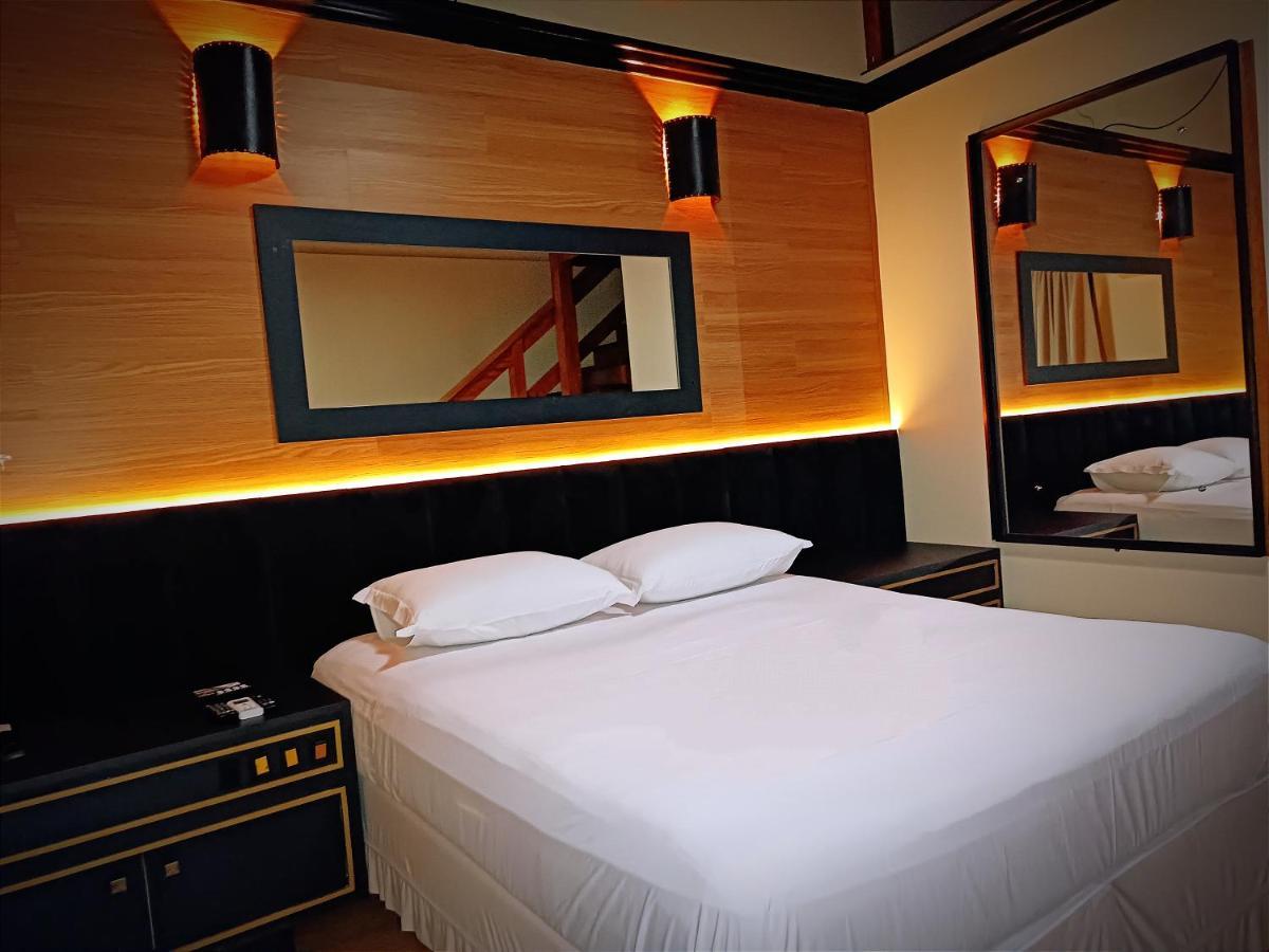 Quarto Duplo Executivo com Banheira de Hidromassagem