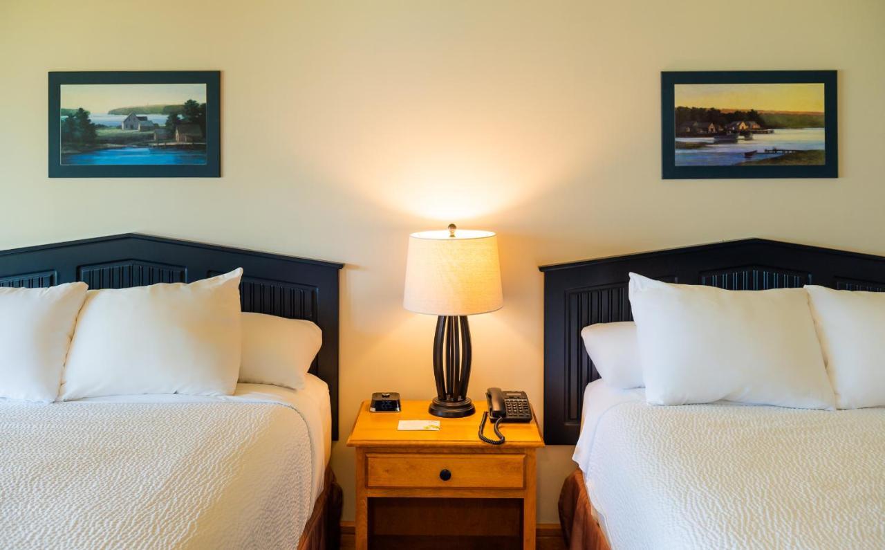 One-Bedroom Cottage with Two Queen Beds
