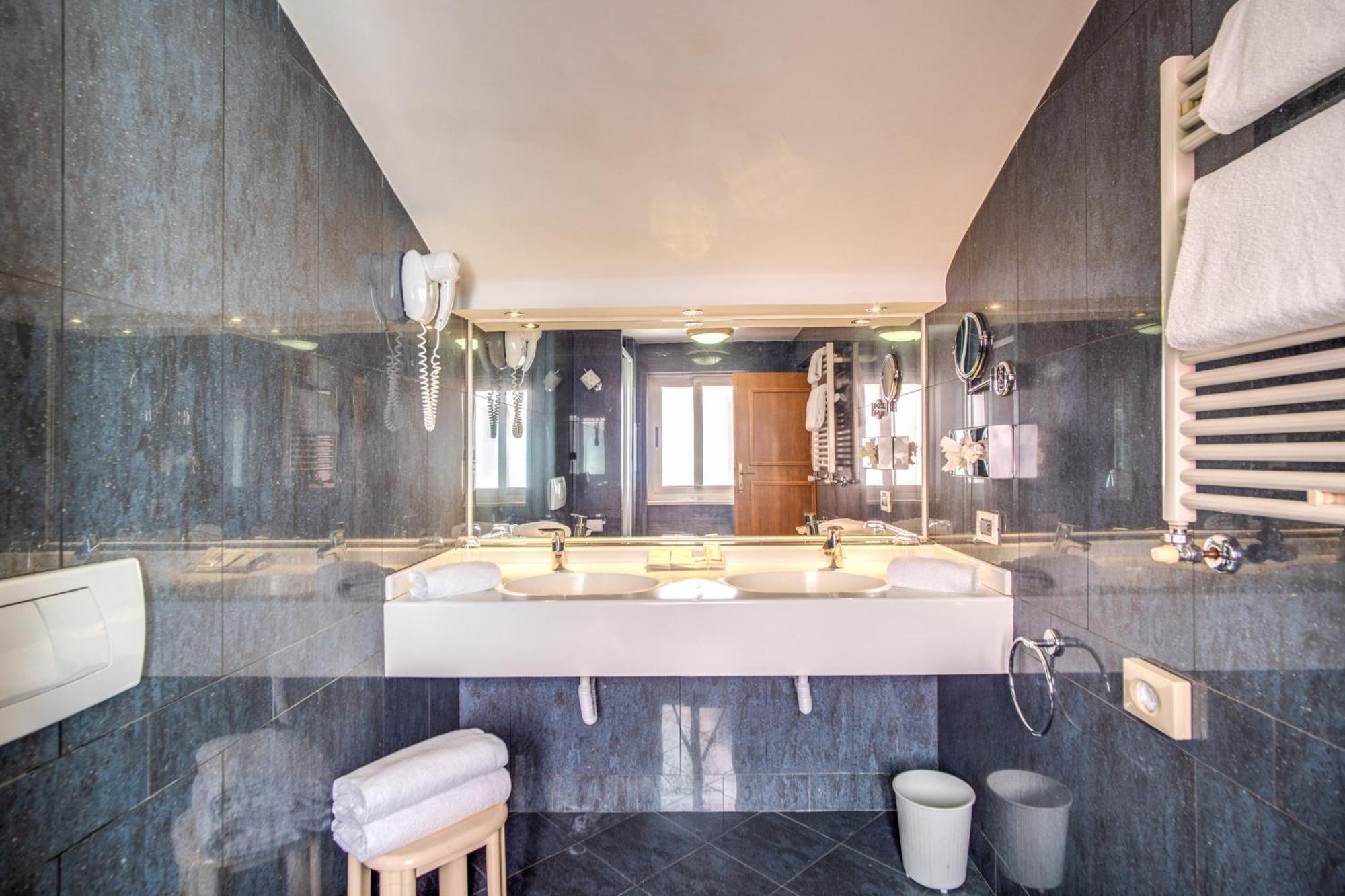 Suite with Balcony,1299521629:JPEG