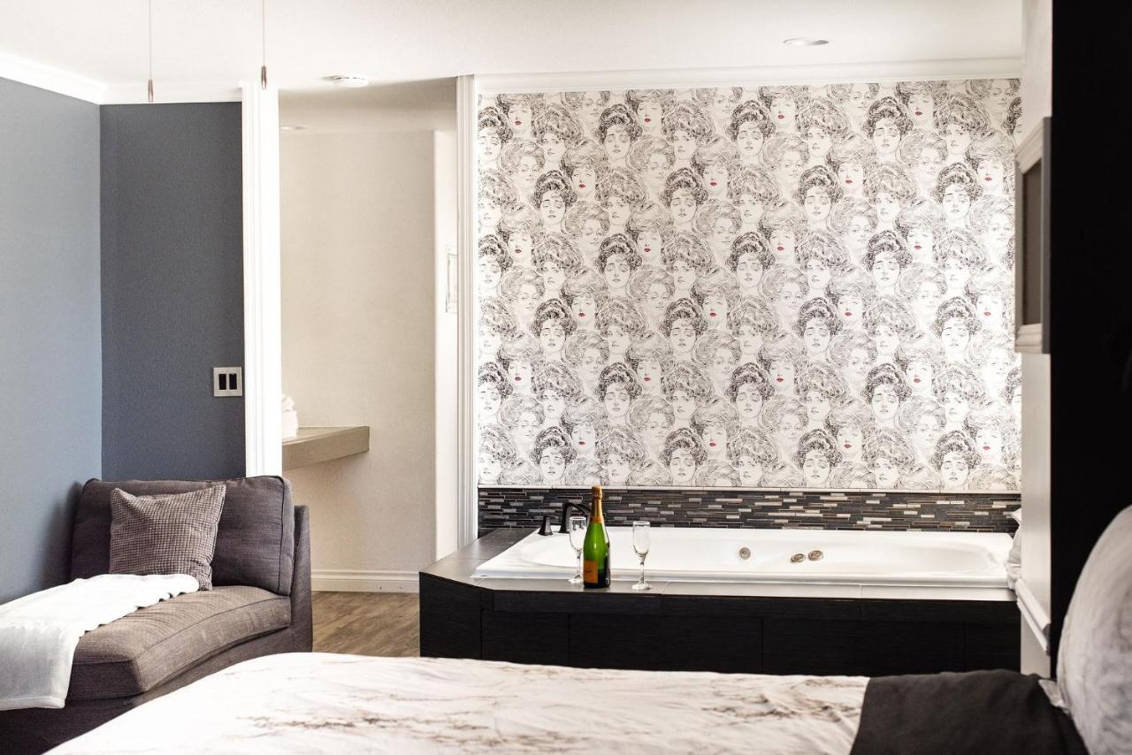 King Suite Spa Bath