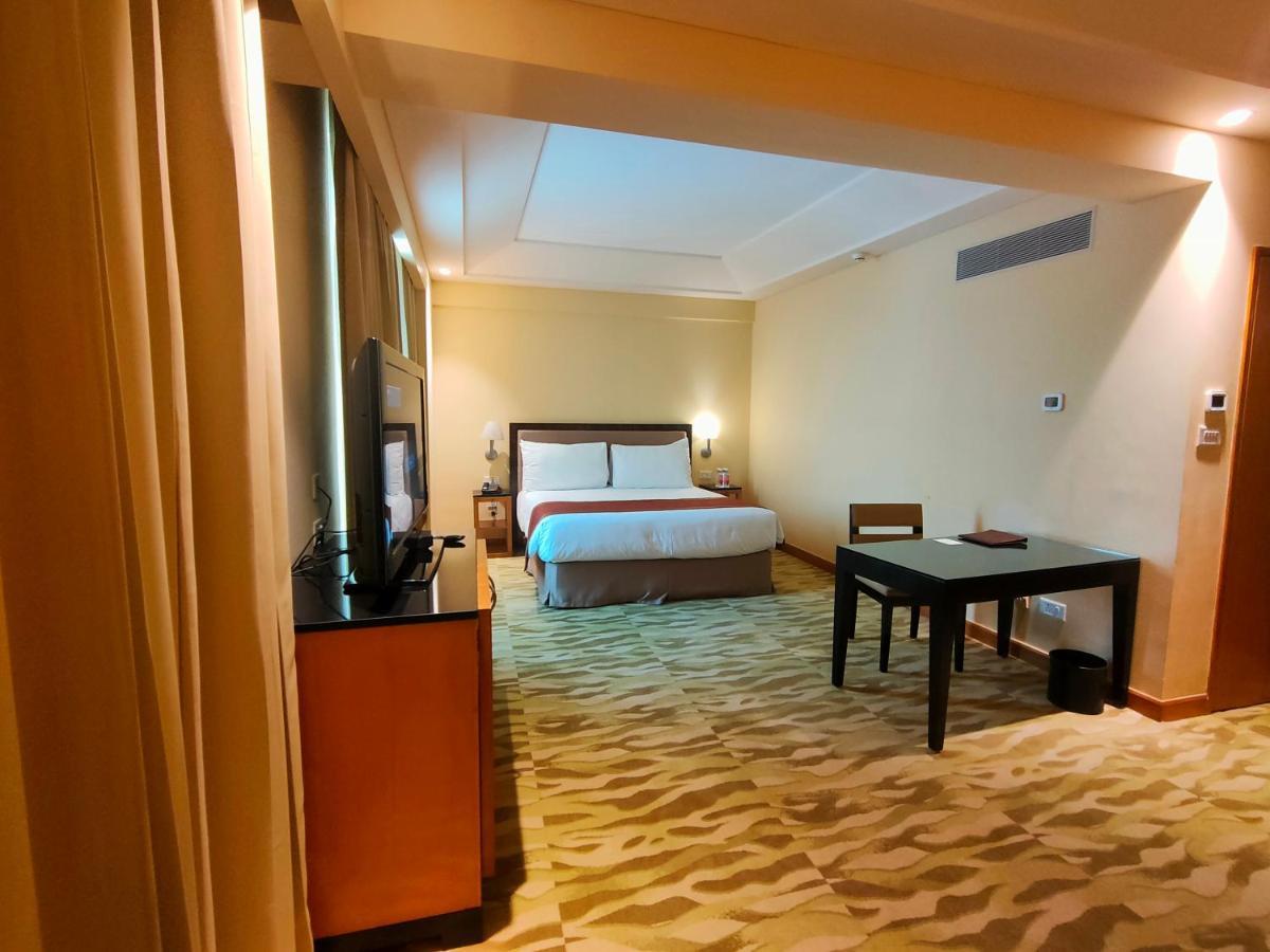 Studio Apartment with 20% off on session of 30 mins Spa,15% off on food & soft beverage services,20% Discount on Laundry service, 4 pints of beer (T&C applicable)