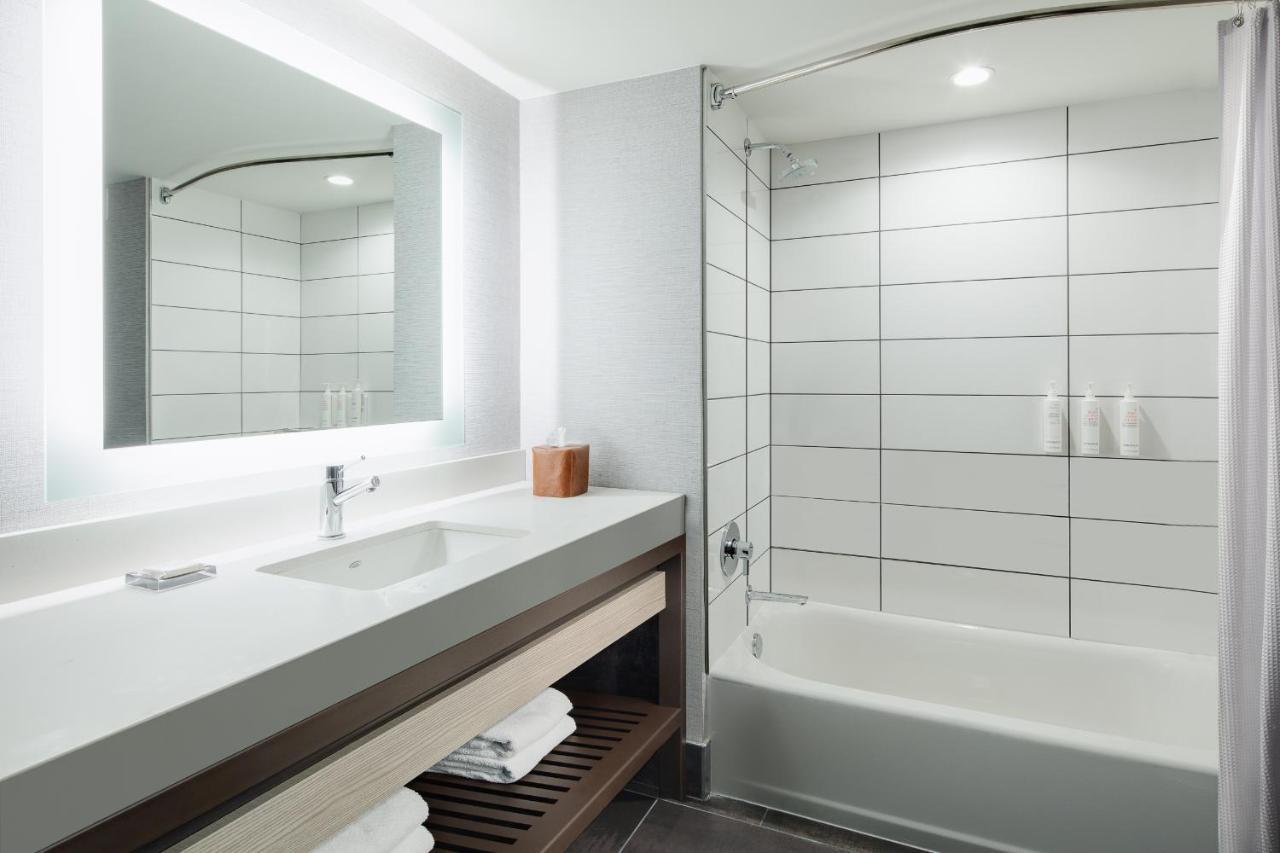 Queen Room with Two Queen Beds - Hearing Accessible