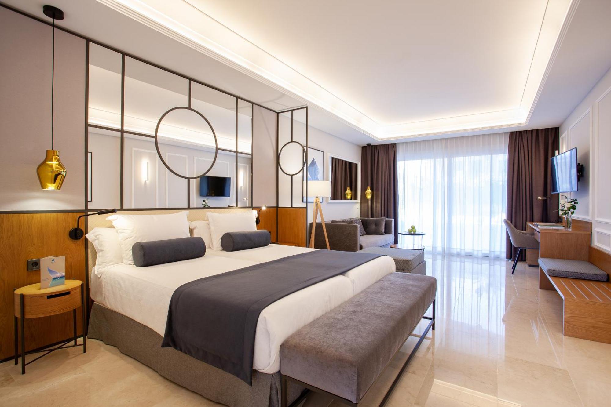 Junior Suite Prestige with Pool View (1 Adult)