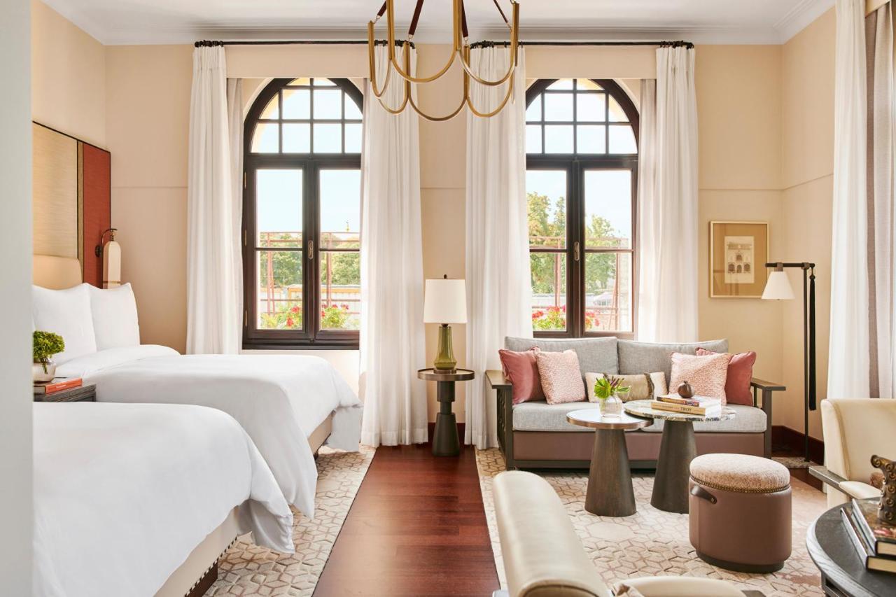Four Seasons Room 2 Queen