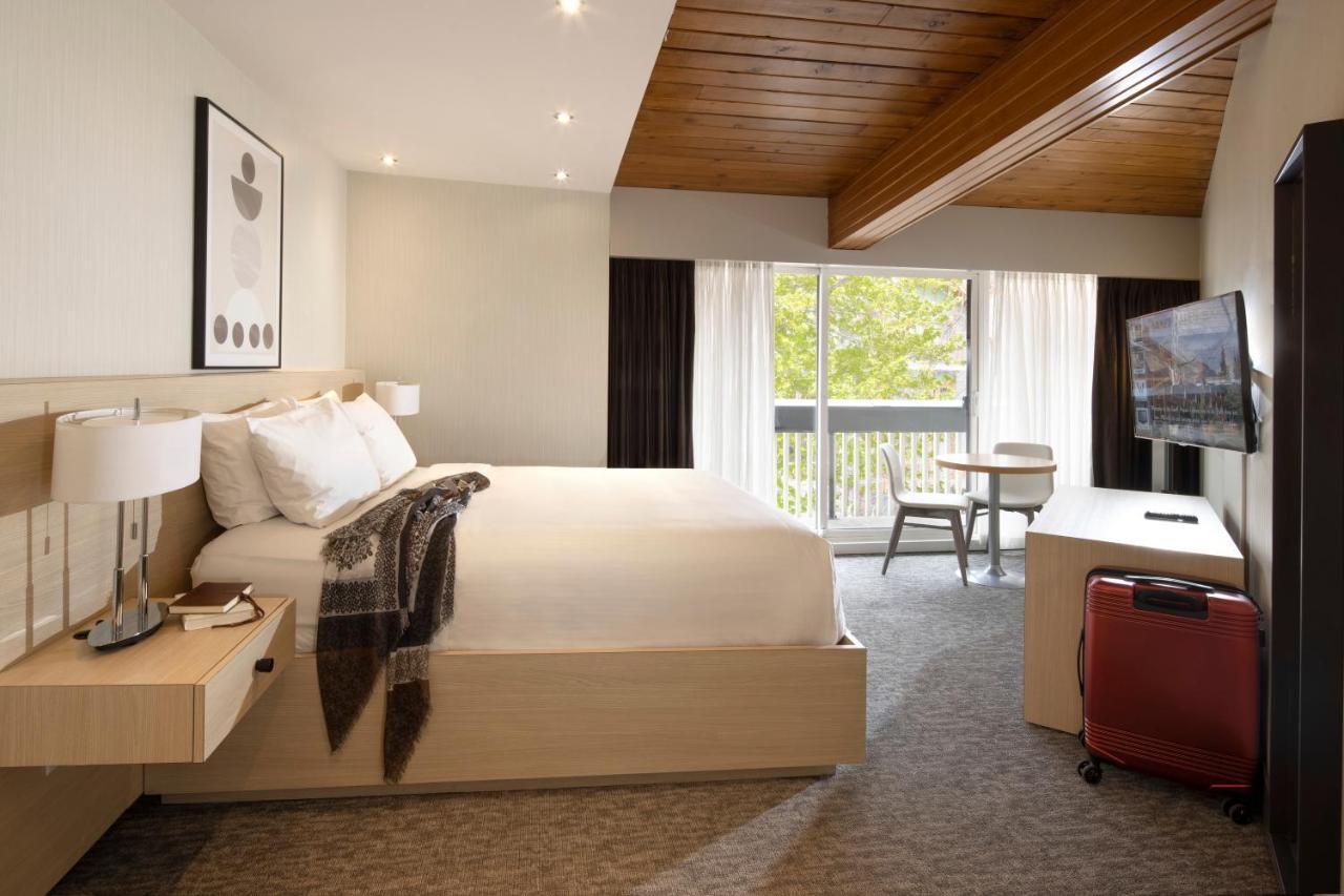 Superior Queen Room with Bath