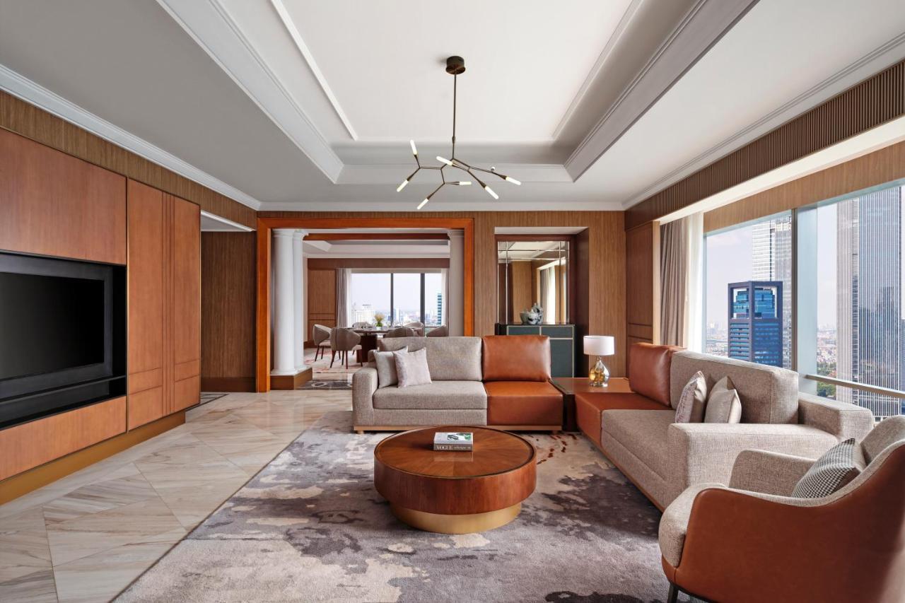 Ritz-Carlton Suite (Club Lounge Access) , 1 Bedroom Suite, City View