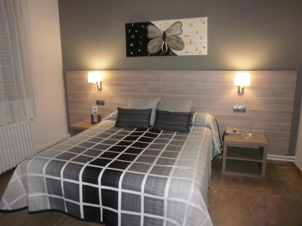 Standard Double or Twin Room,210305789:JPEG