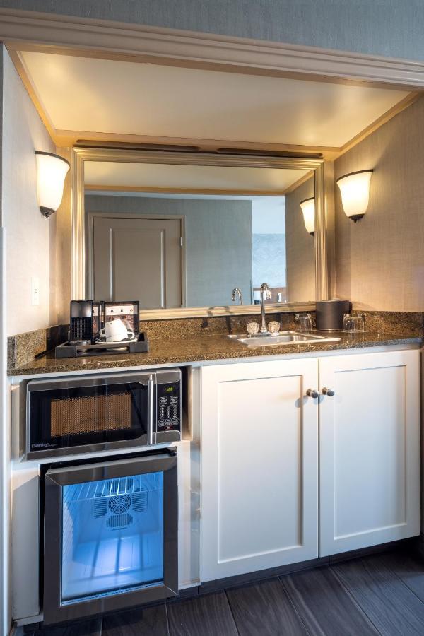 Premier King Suite with Water View