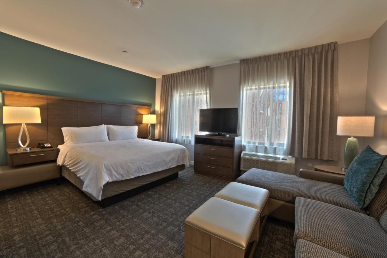 King Studio Suite with Hearing Accessible Tub