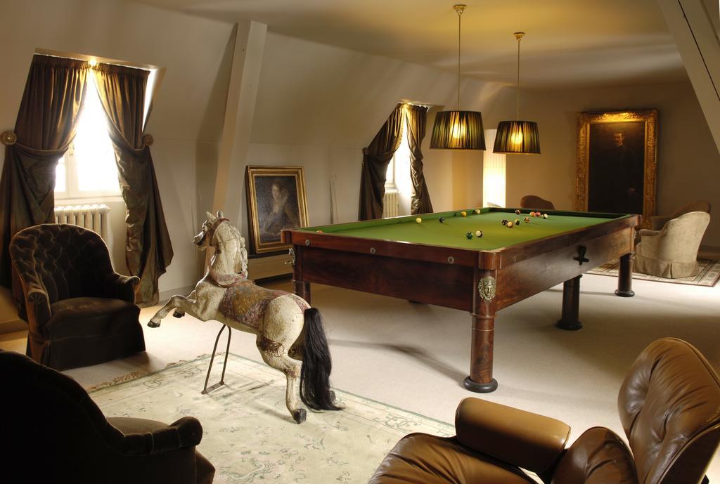 Family Room,264746077:JPEG