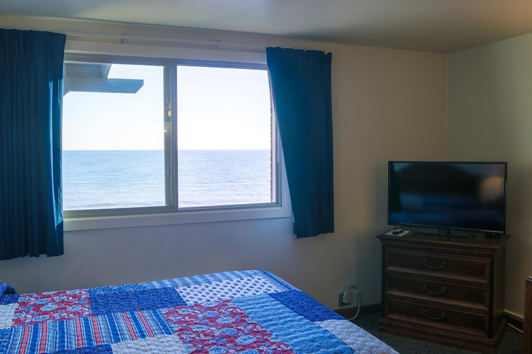 Queen Room with Lake View