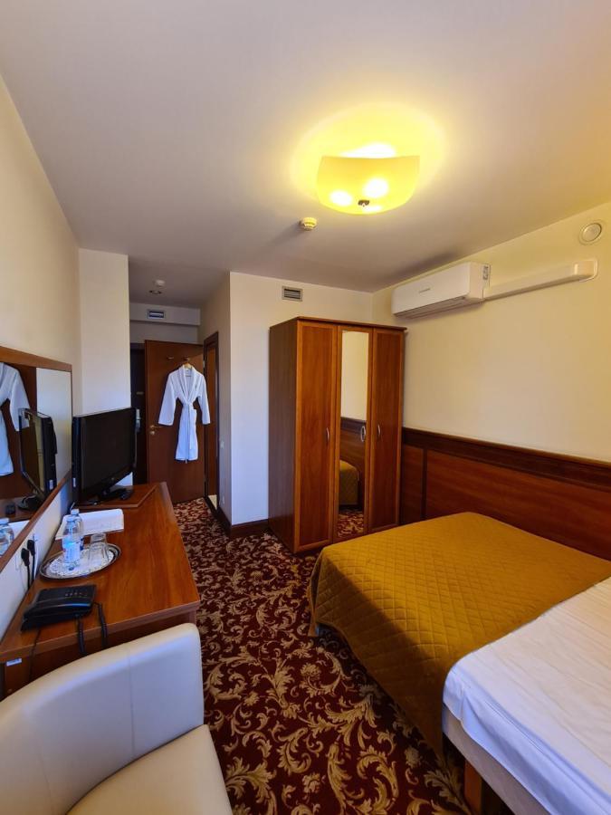 Single Room with Sauna and Jacuzzi access
