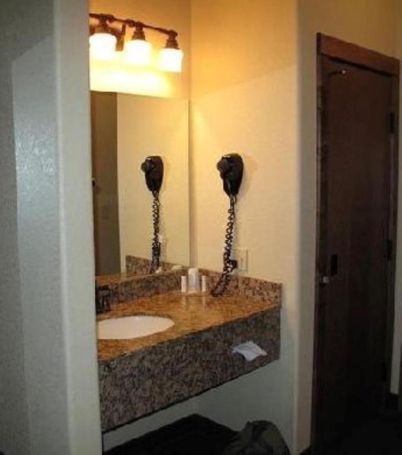 Queen Room with Two Queen Beds and Mountain View - Accessible/Non-Smoking