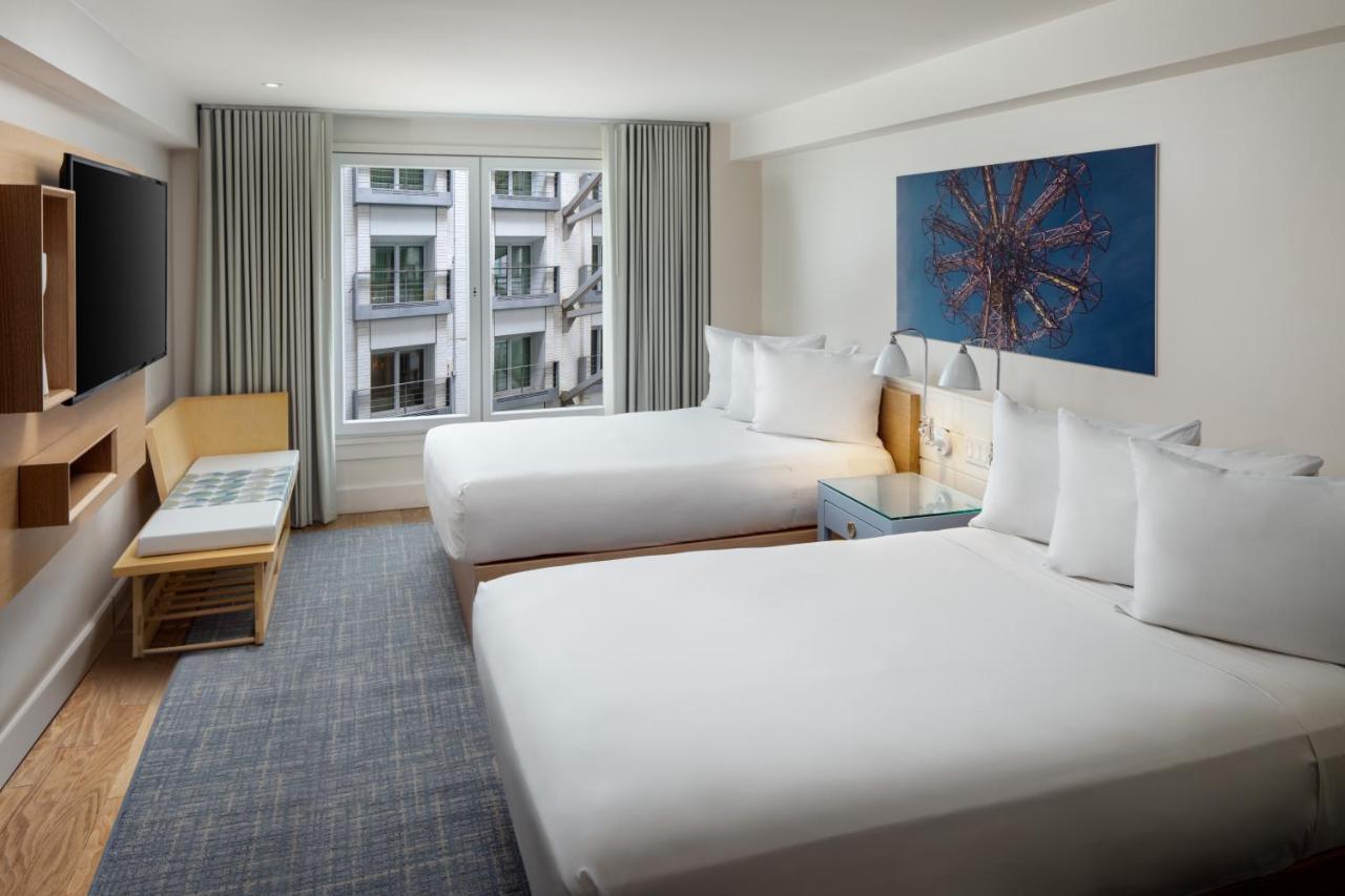 2 Double Beds Oceanfront View with Roll In Shower