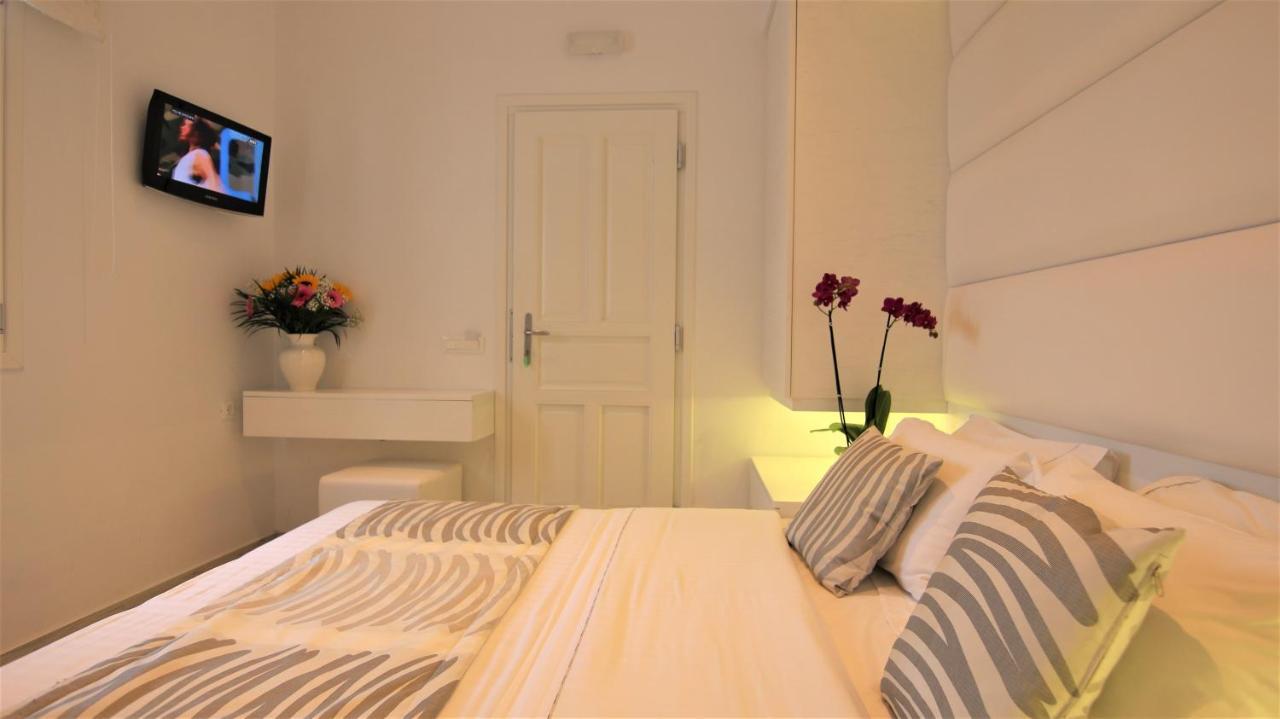 Cozy Double or Twin Room with Common Patio