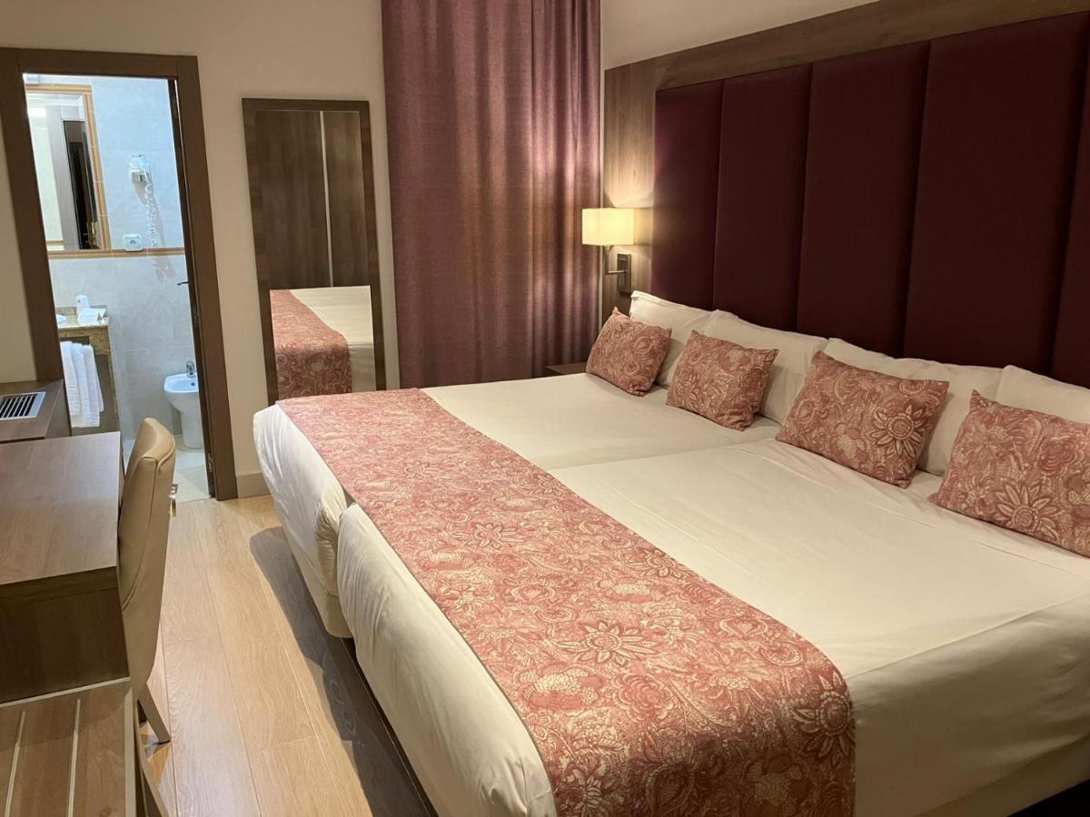 Family Double Room,1345392299:JPEG