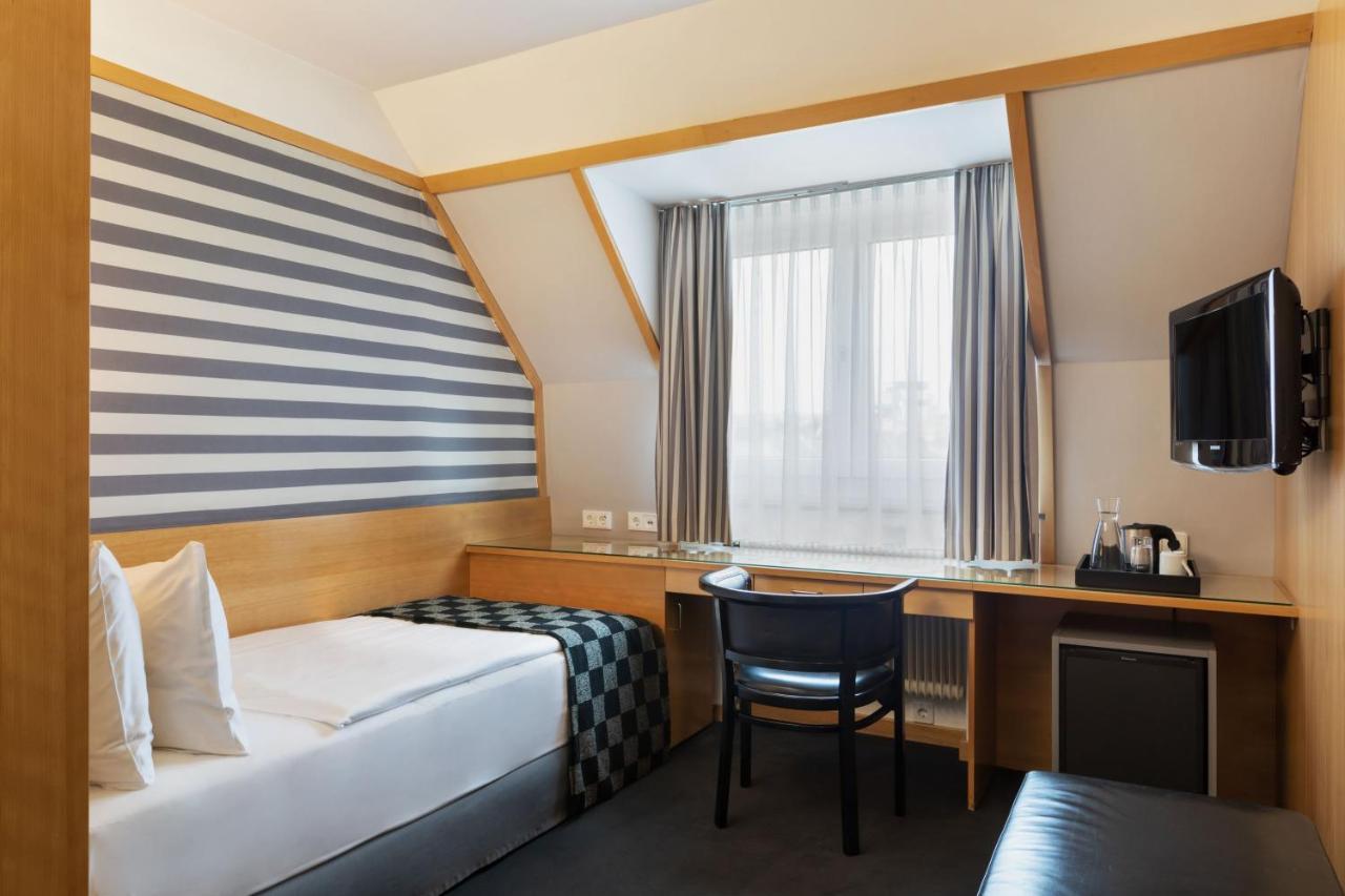 Single Room,1758296594:JPEG
