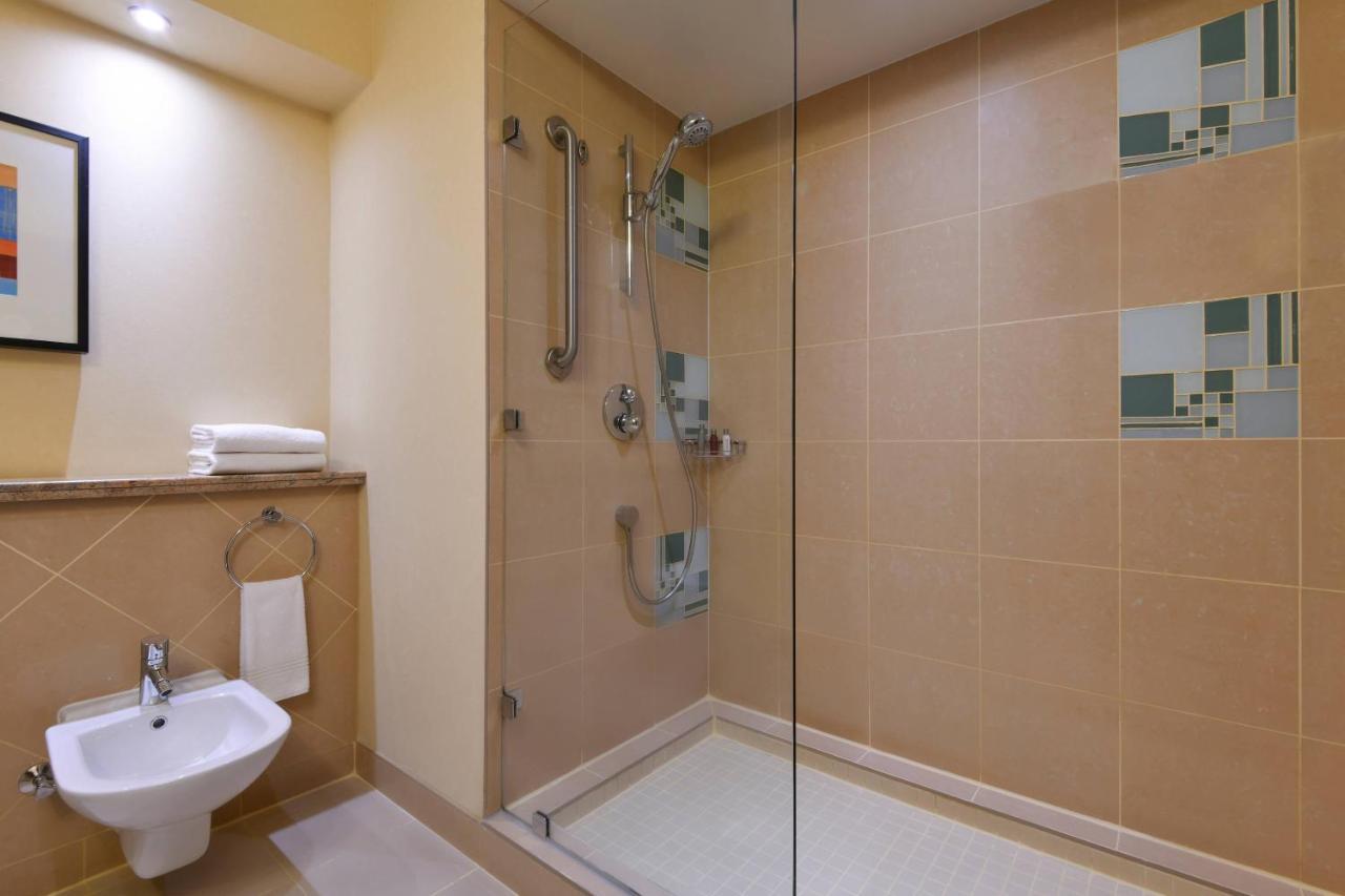 Deluxe King Room Beach Access